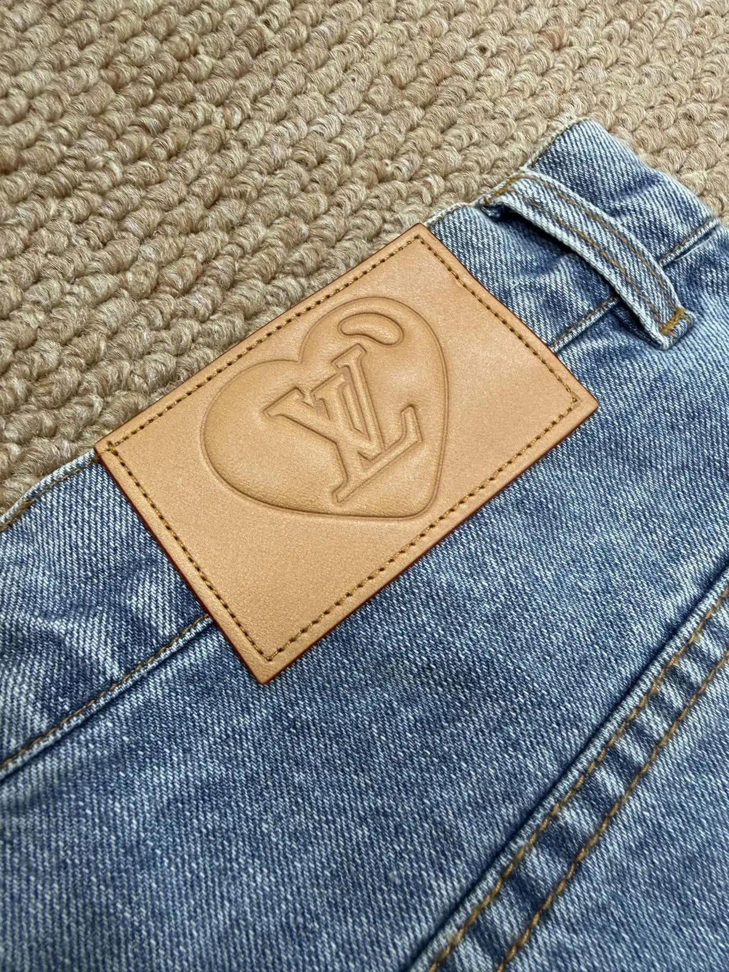 Embellished Straight-Leg Denim Jeans D29023180 — view 5