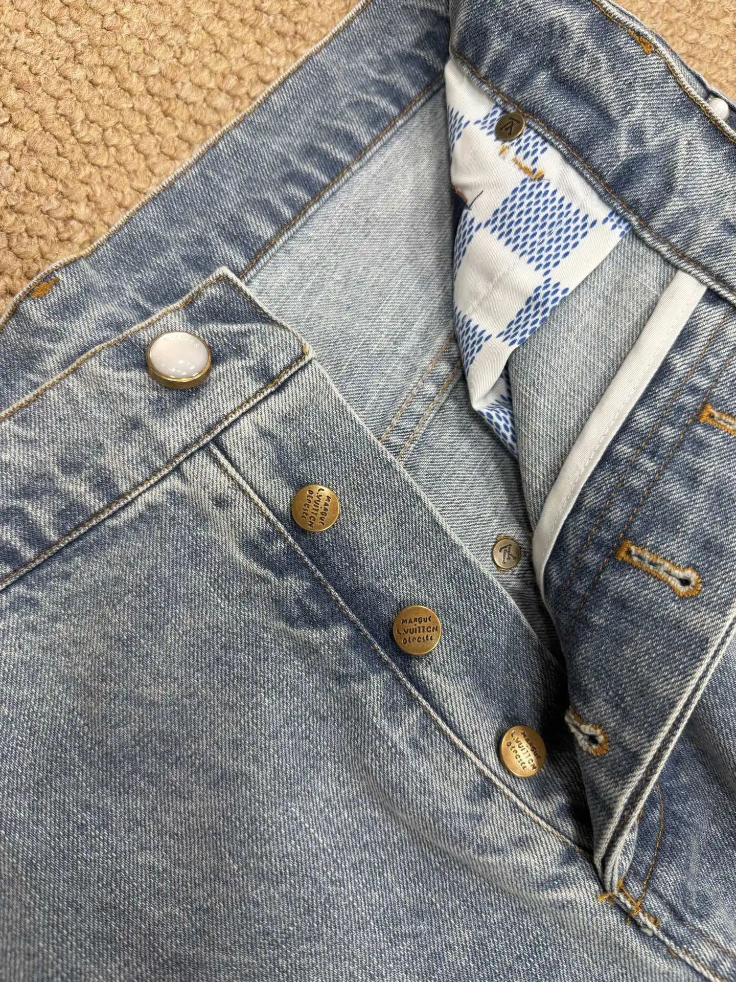 Embellished Straight-Leg Denim Jeans D29023180 — view 7