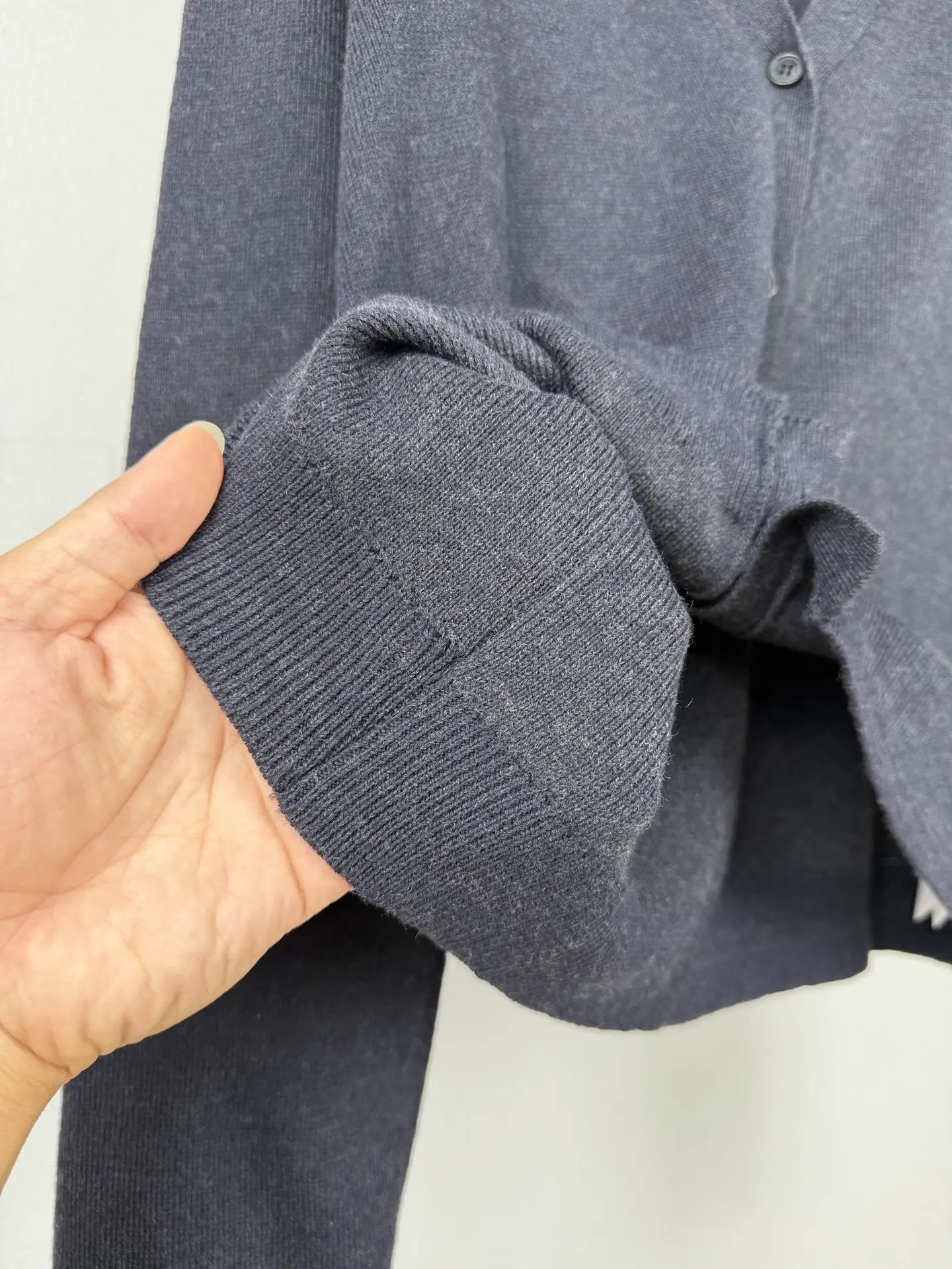 V-Neck Wool-Blend Knit Cardigan D29021309 — view 9