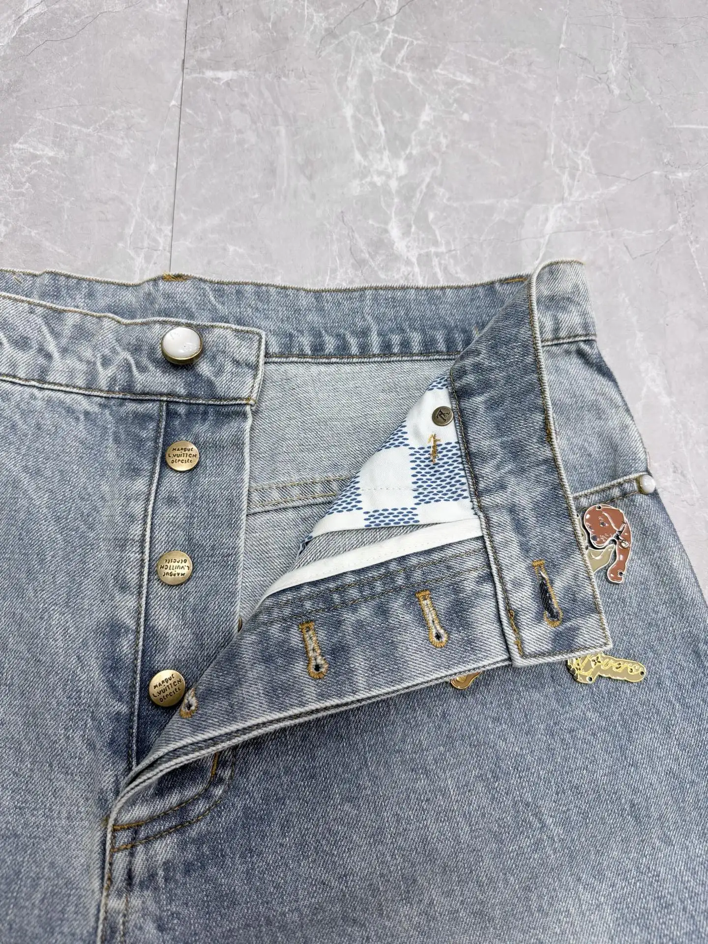 Embellished Straight-Leg Denim Jeans D29023337 — view 5