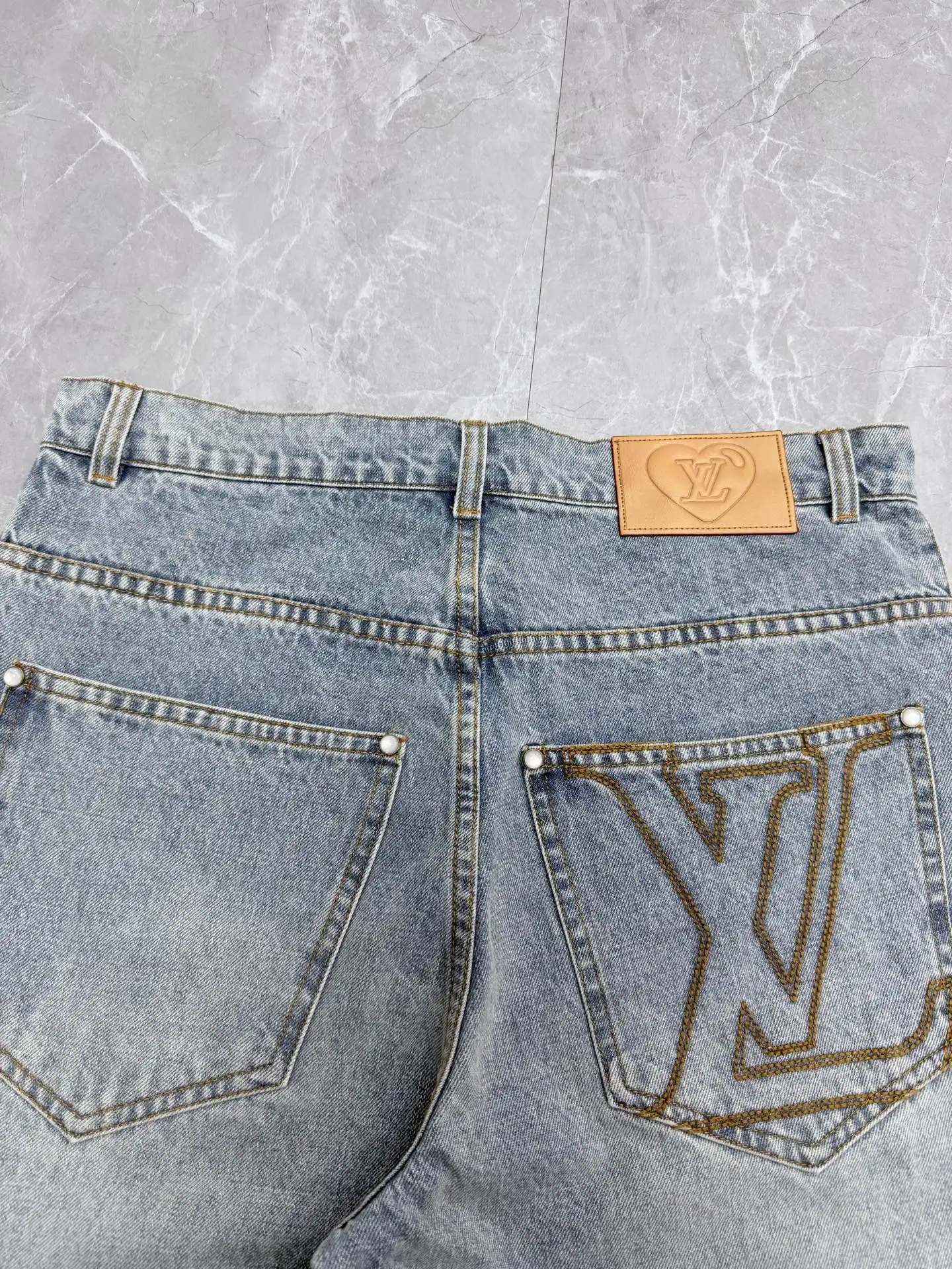 Embellished Straight-Leg Denim Jeans D29023337 — view 8