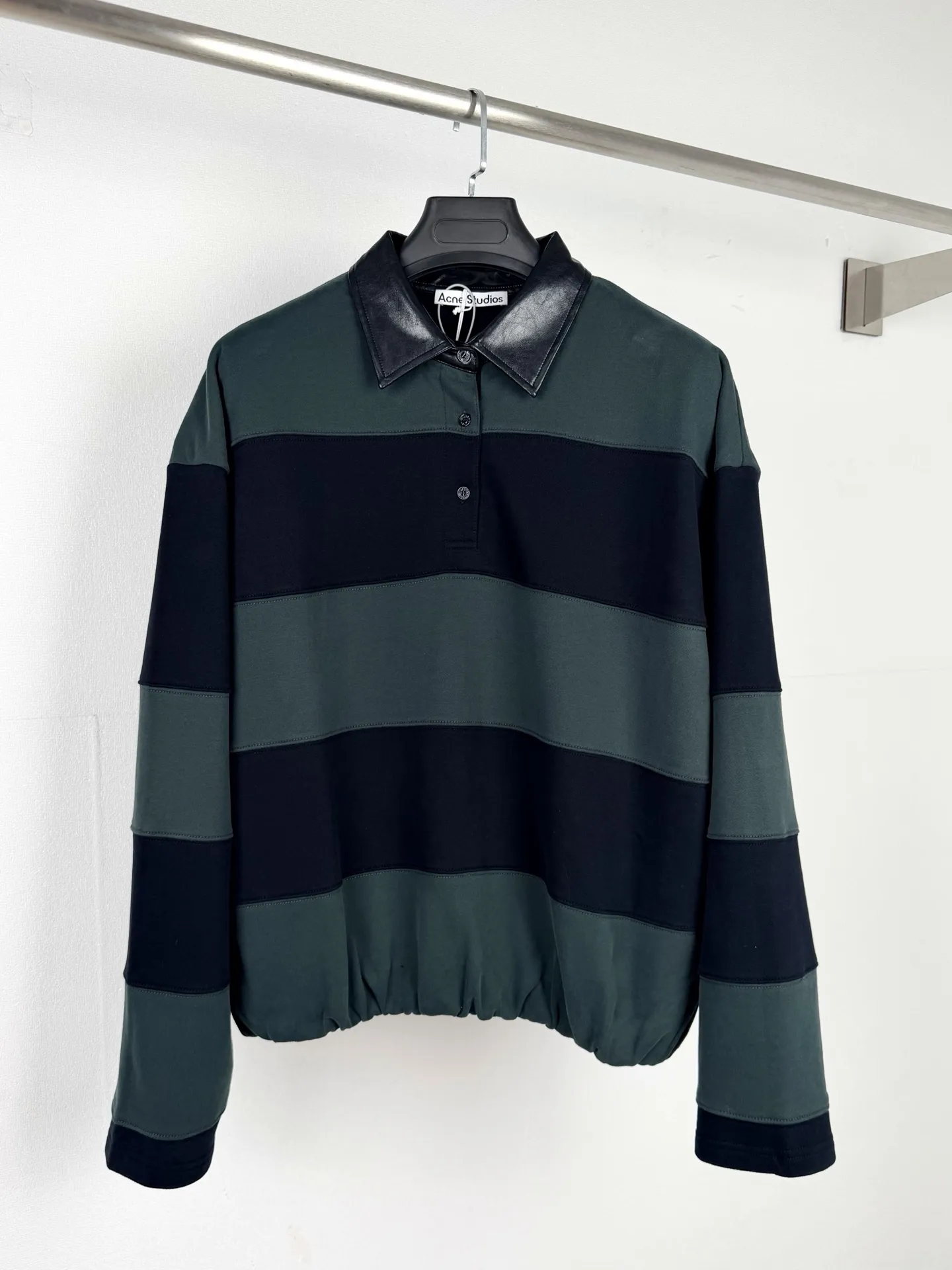 Leather-Collar Striped Rugby Sweatshirt D31021292