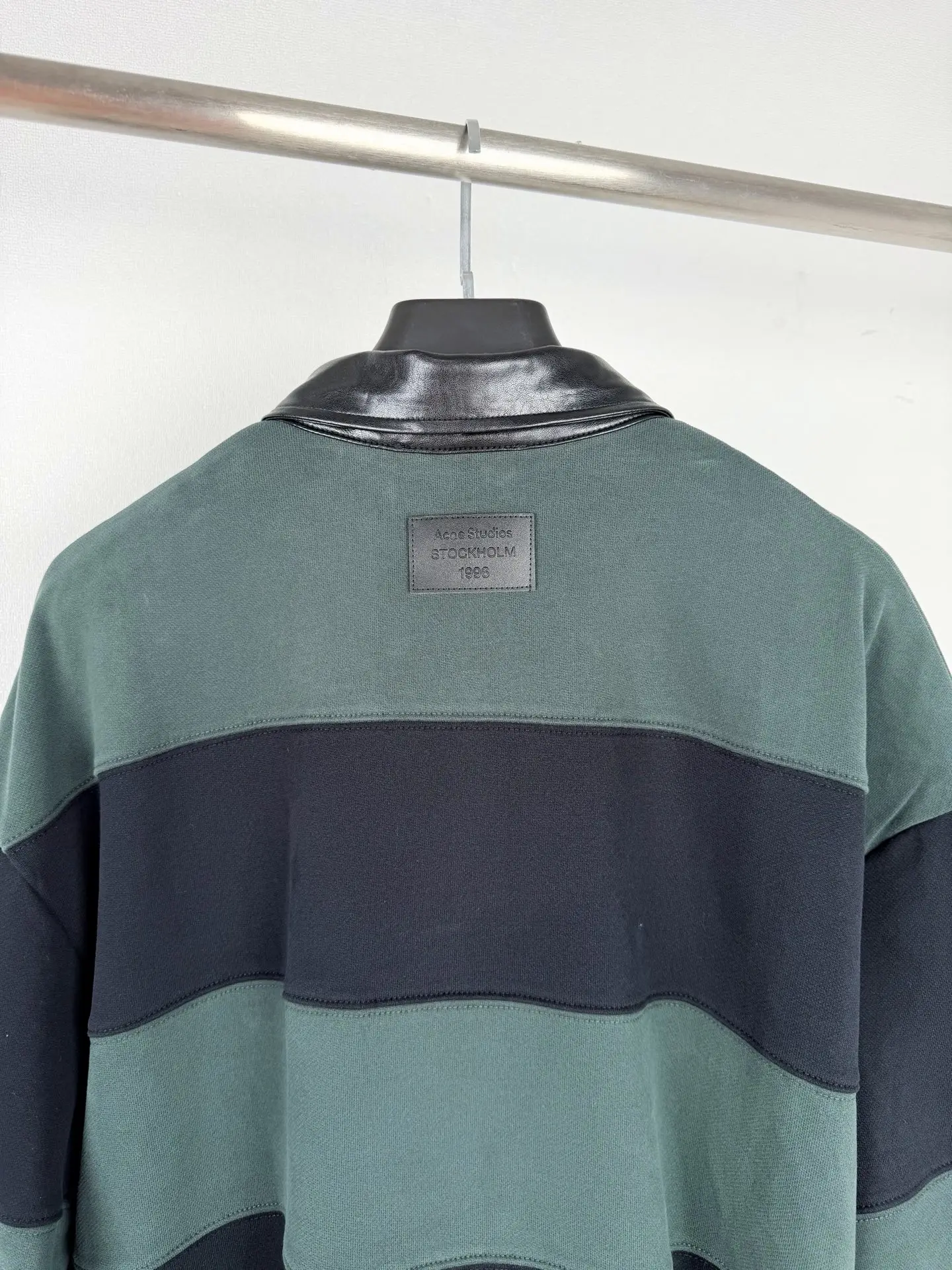Leather-Collar Striped Rugby Sweatshirt D31021292 — view 4