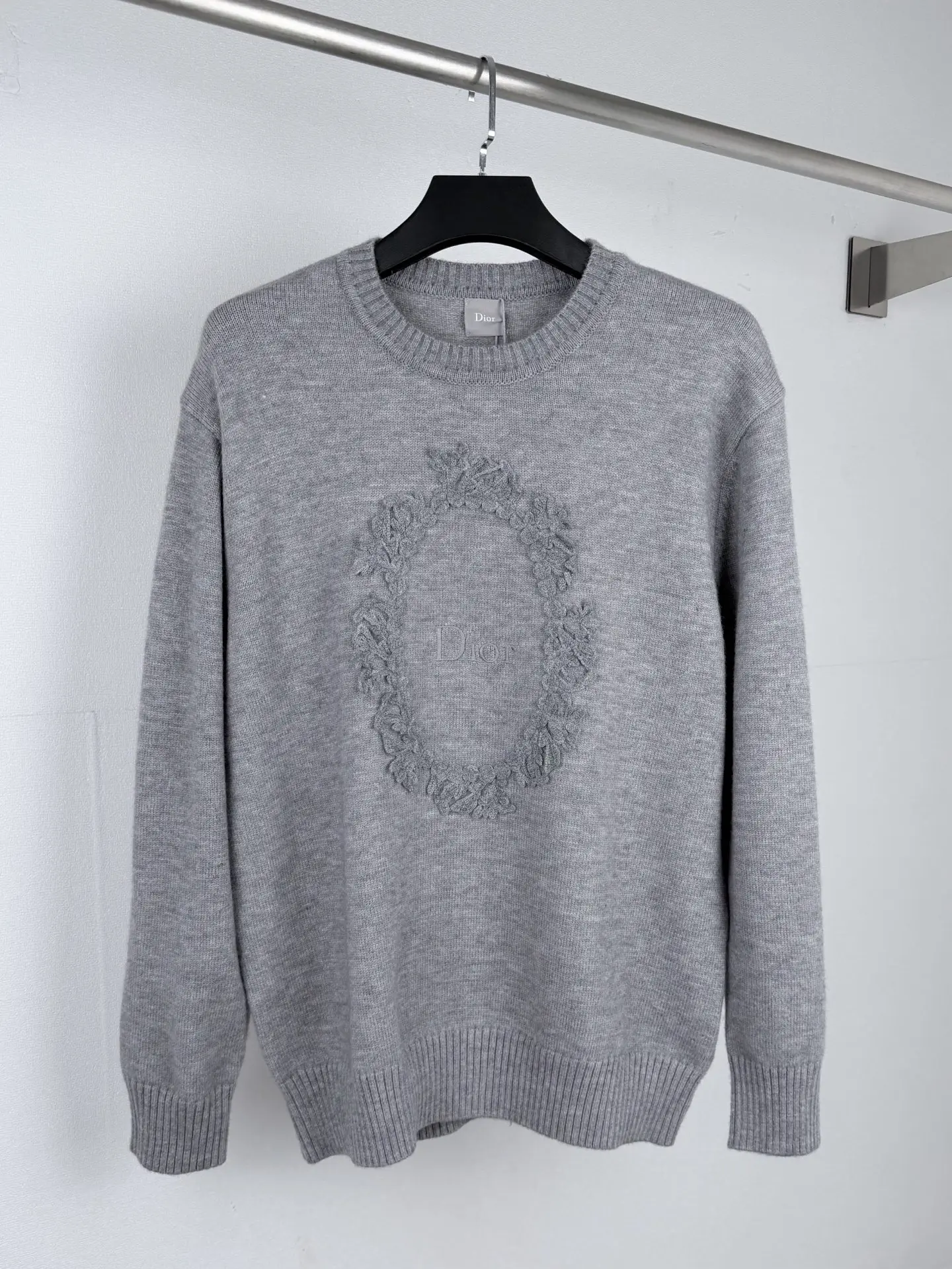 Wreath Embroidery Logo Knit Sweater D31021320