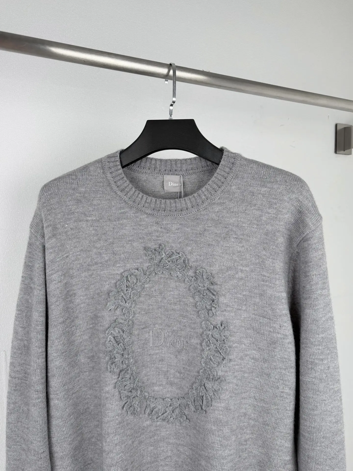 Wreath Embroidery Logo Knit Sweater D31021320 — view 2