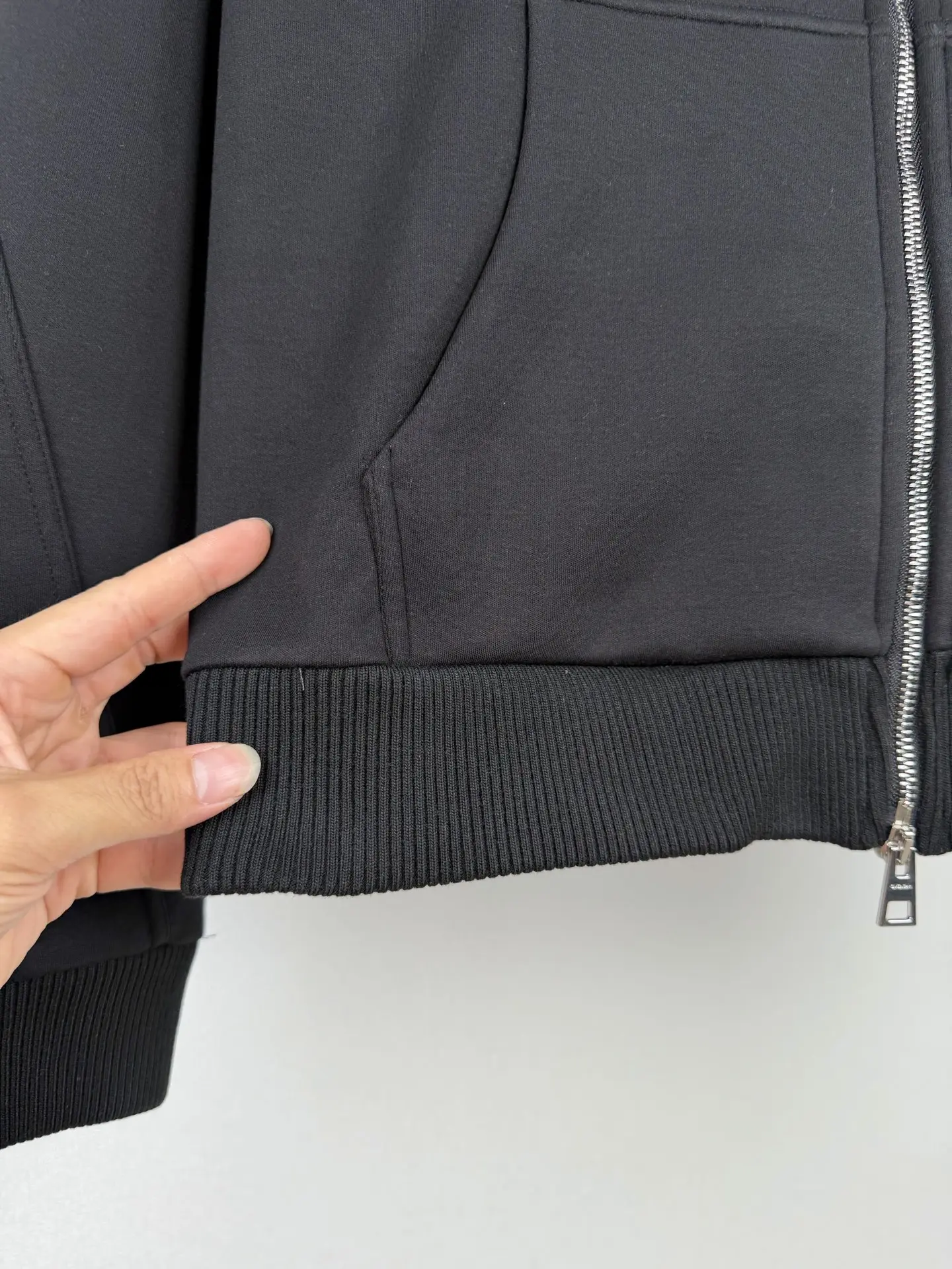Logo-Embroidered Zip-Up Hoodie D31022736 — view 8