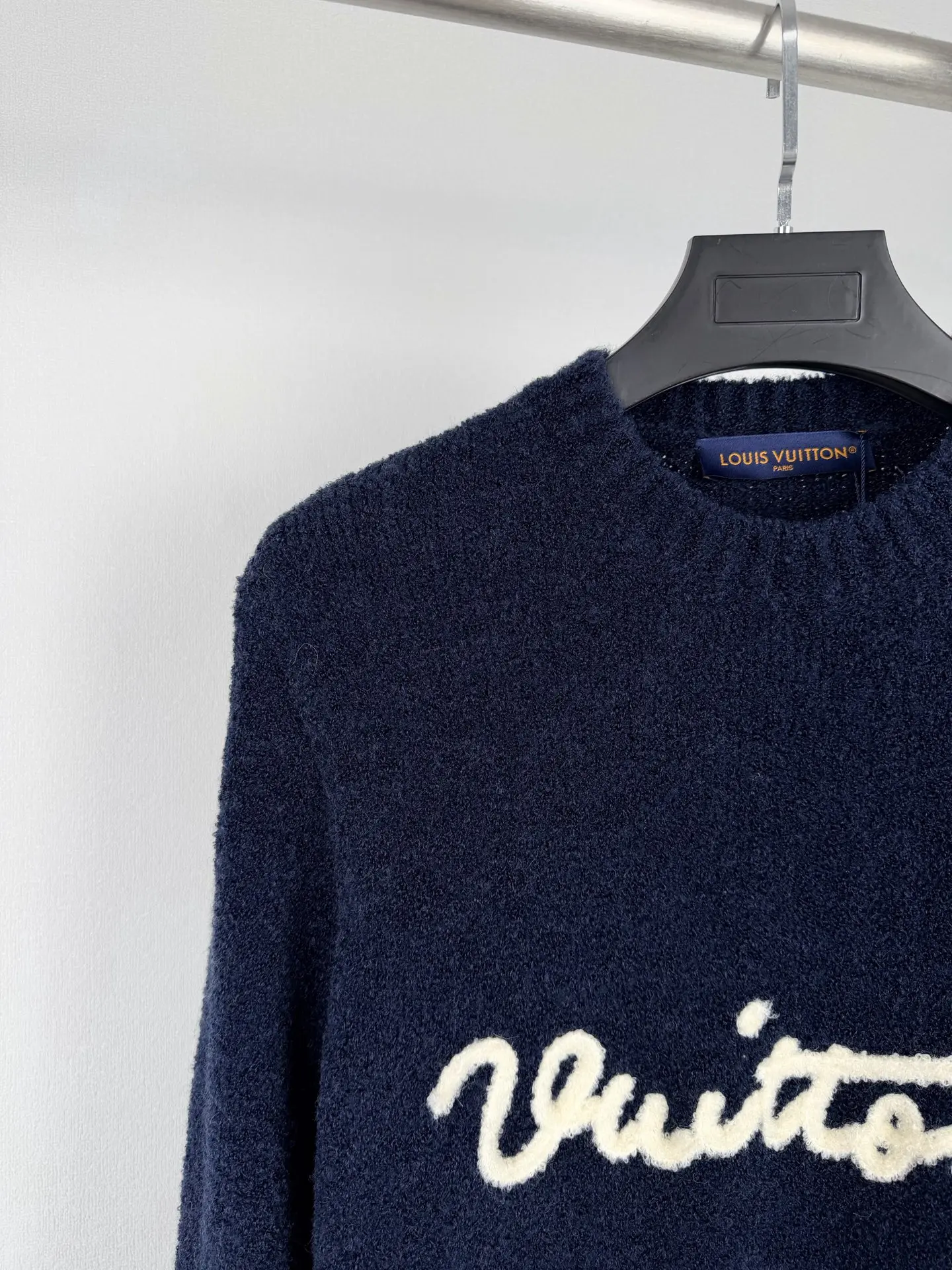 Logo Embroidered Bouclé Knit Sweater D31021331 — view 6