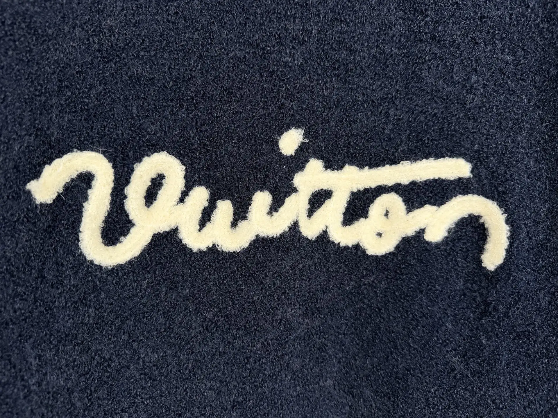 Logo Embroidered Bouclé Knit Sweater D31021331 — view 7