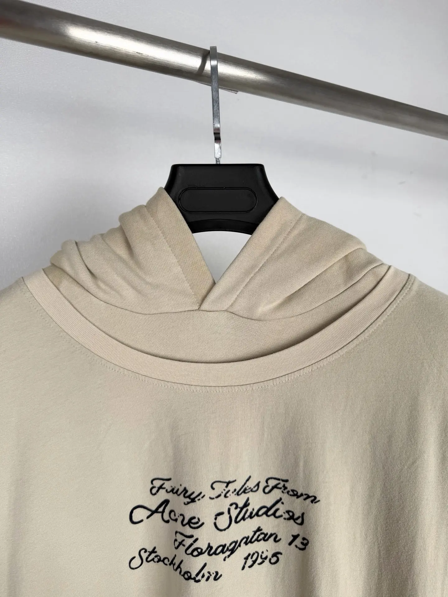 Layered-Effect Logo Graphic Hoodie D31521318 — view 5