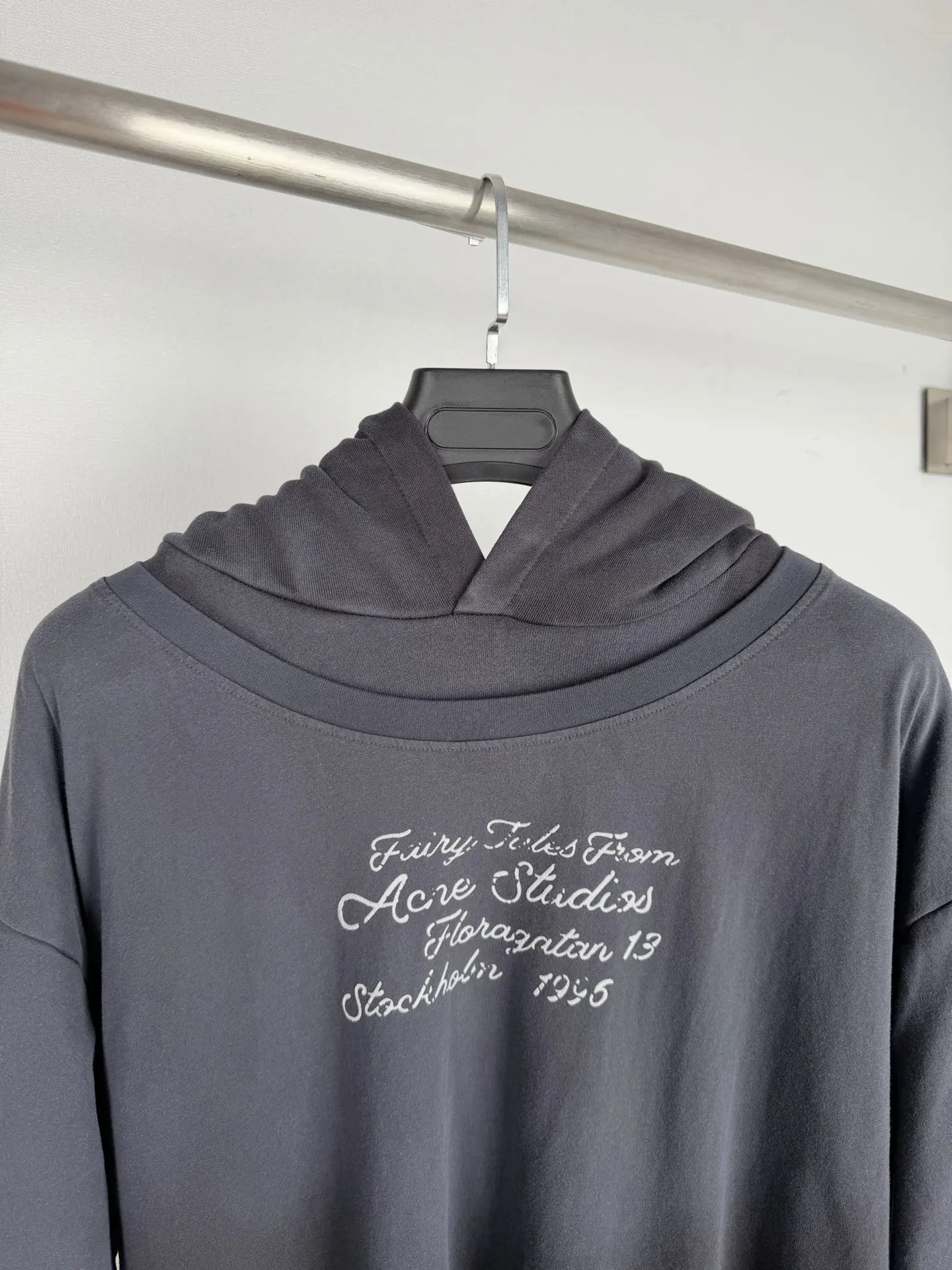 Layered-Sleeve Logo Print Hoodie D31521317 — view 5
