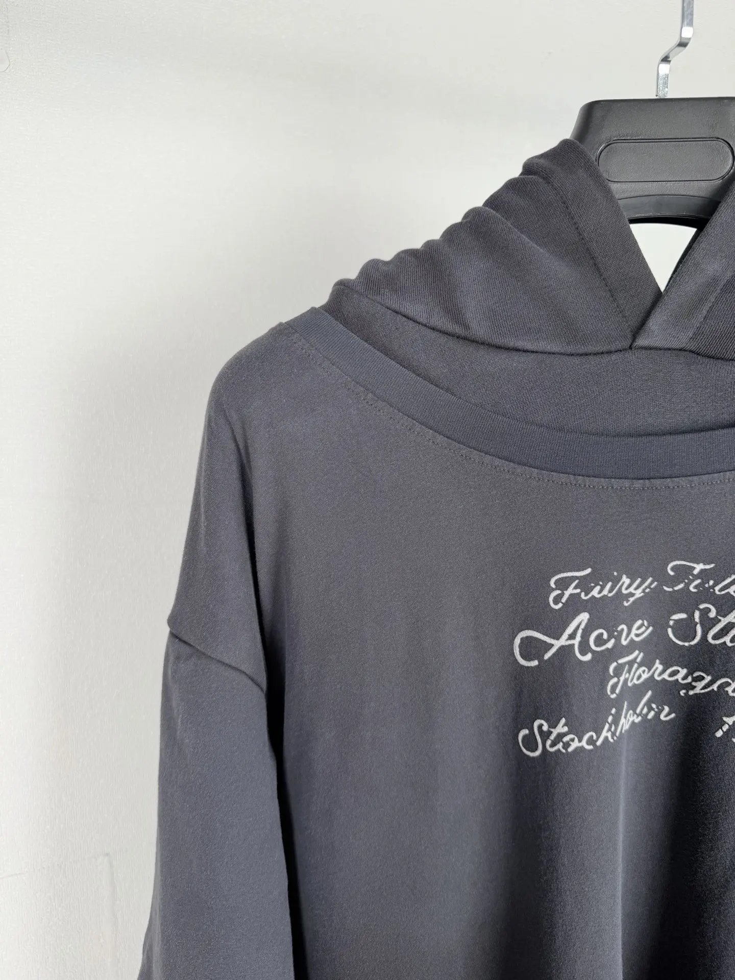 Layered-Sleeve Logo Print Hoodie D31521317 — view 7