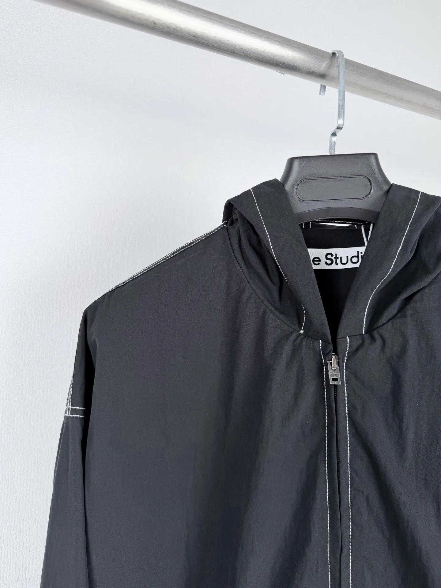 Acne Studios 1996 Logo Contrast Stitch Hooded Jacket D31521308 — view 6