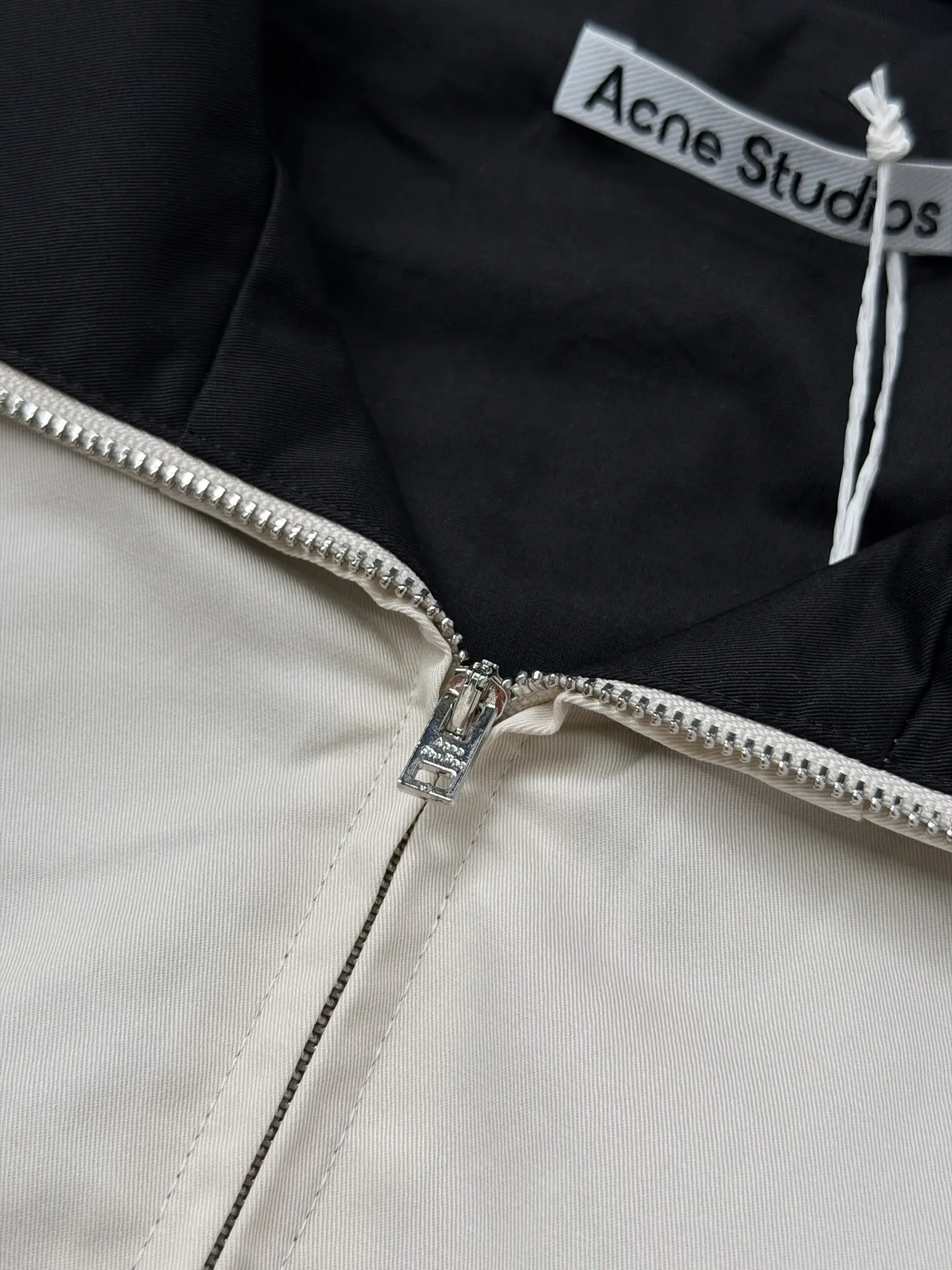 Logo-Embroidered Poplin Harrington Jacket D31824751 — view 9
