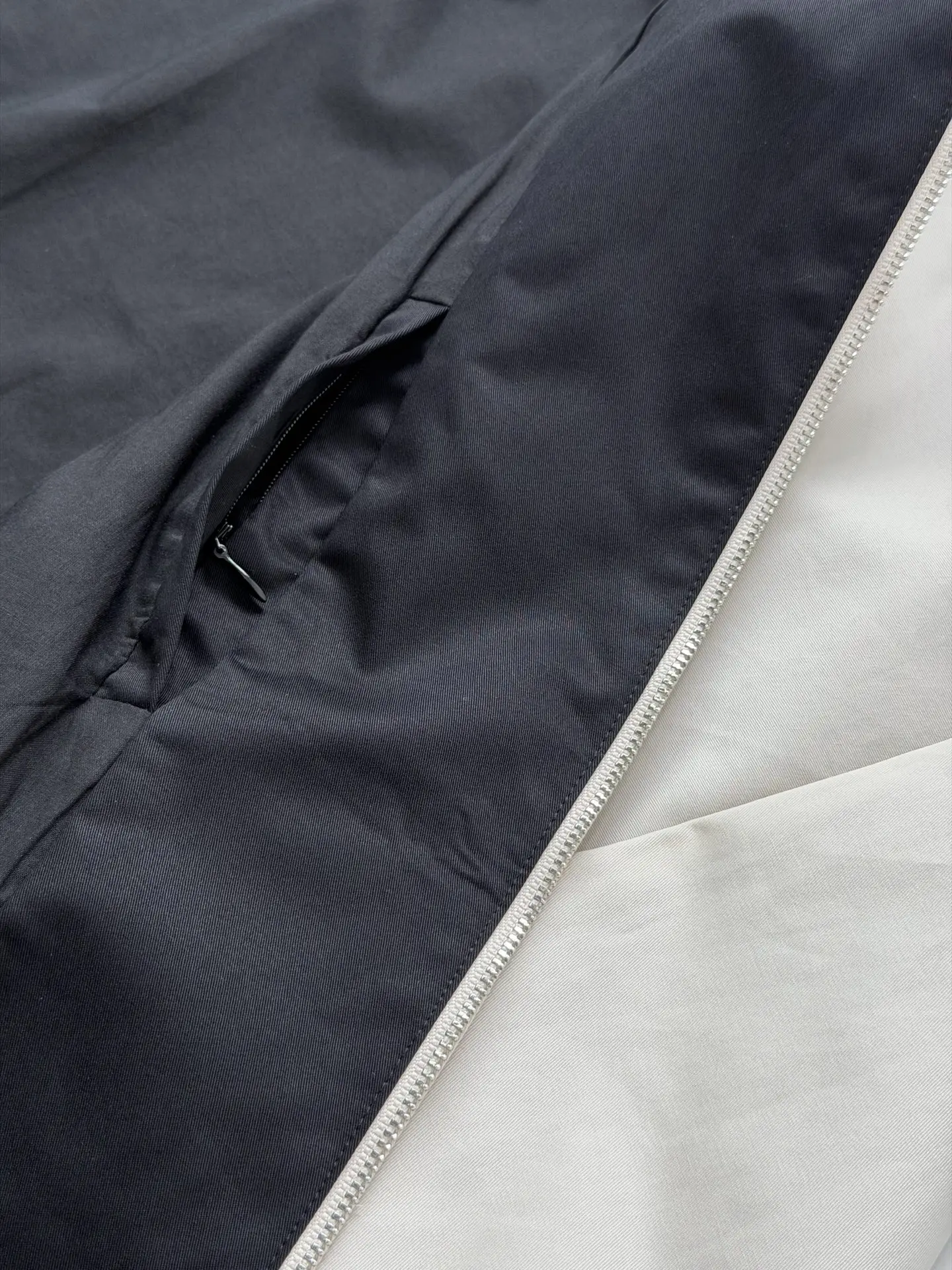 Logo-Embroidered Poplin Harrington Jacket D31824751 — view 12