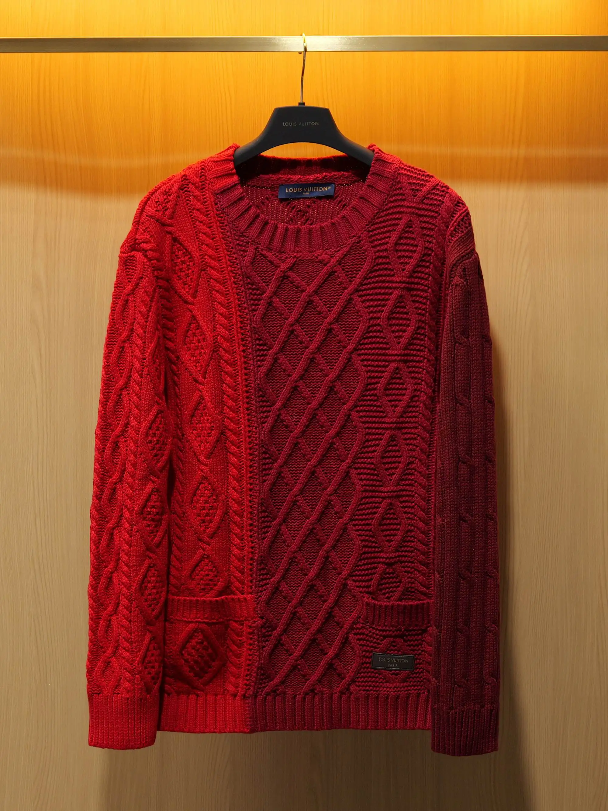 Cable-Knit Tonal Gradient Sweater D32022716