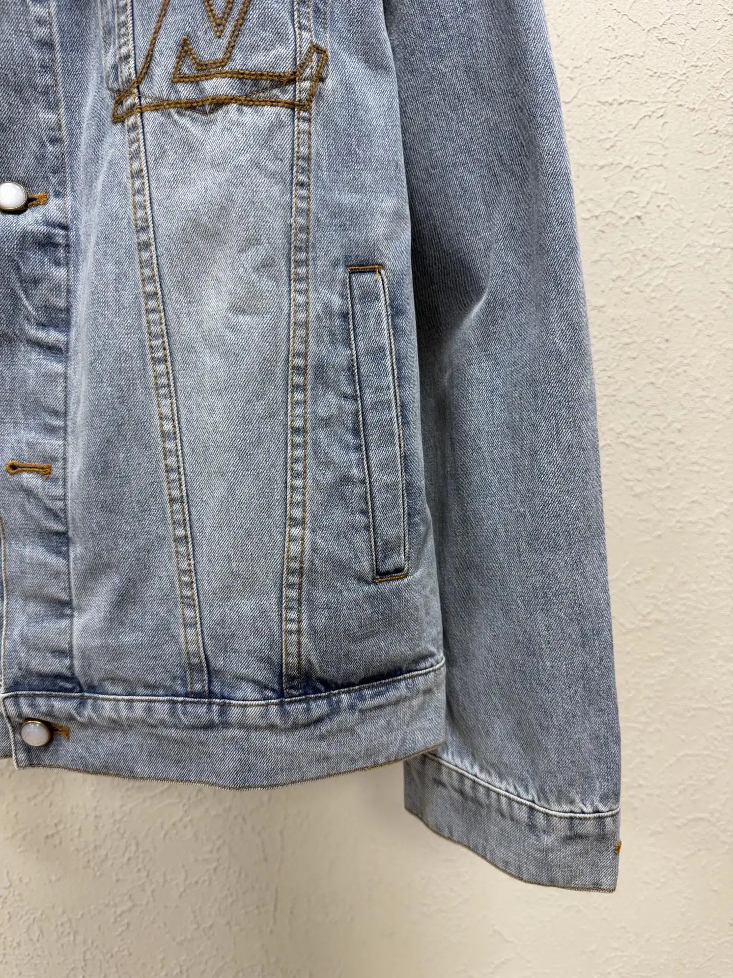 Embellished Denim Trucker Jacket D33023179 — view 6
