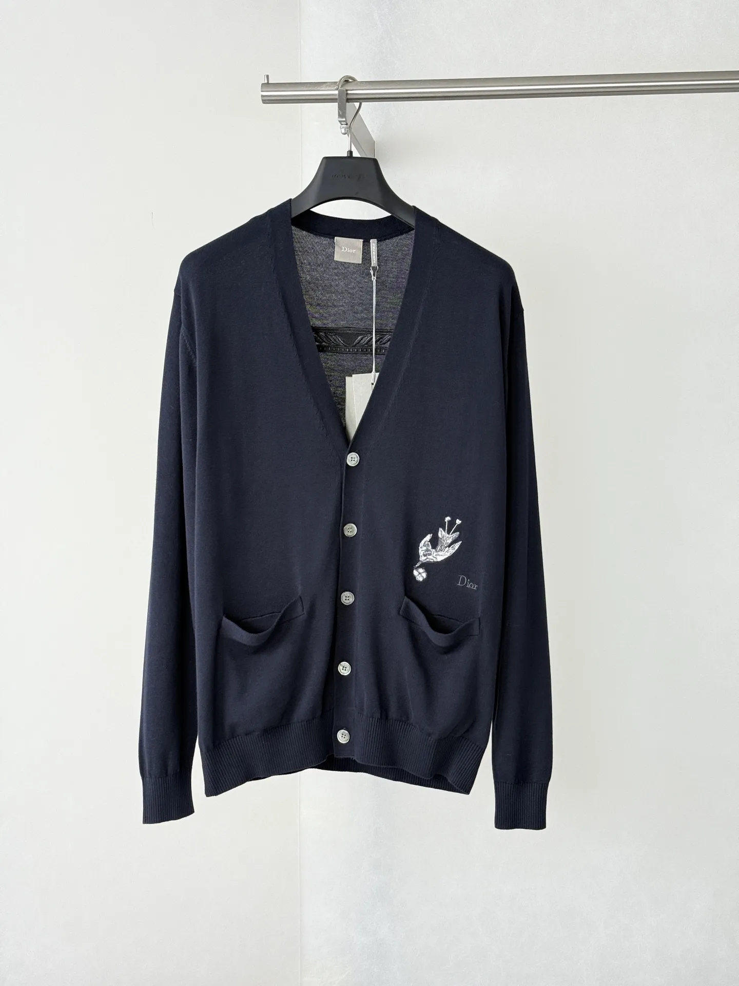 Bird Embroidery V-Neck Knit Cardigan D33523903