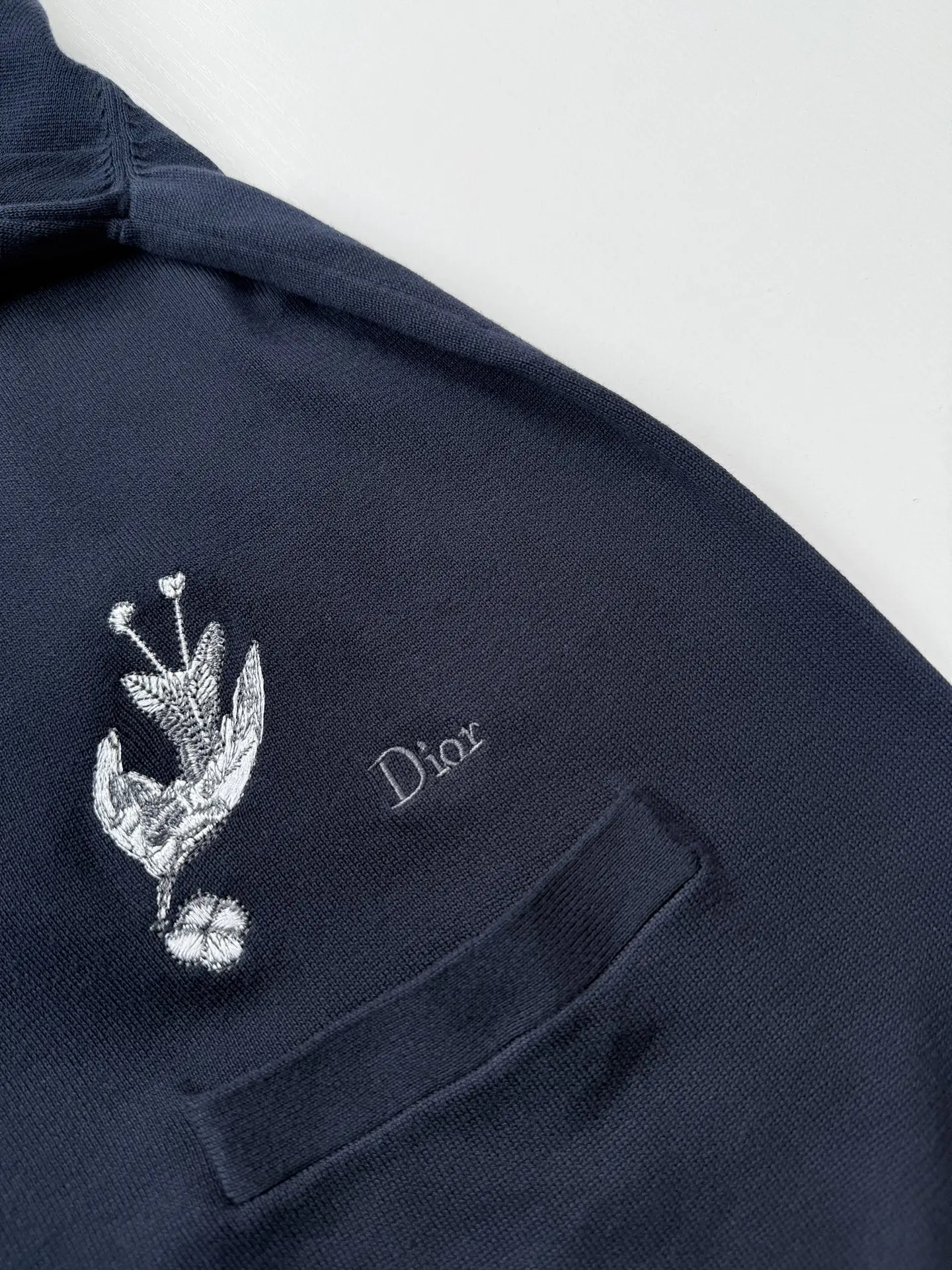 Bird Embroidery V-Neck Knit Cardigan D33523903 — view 4