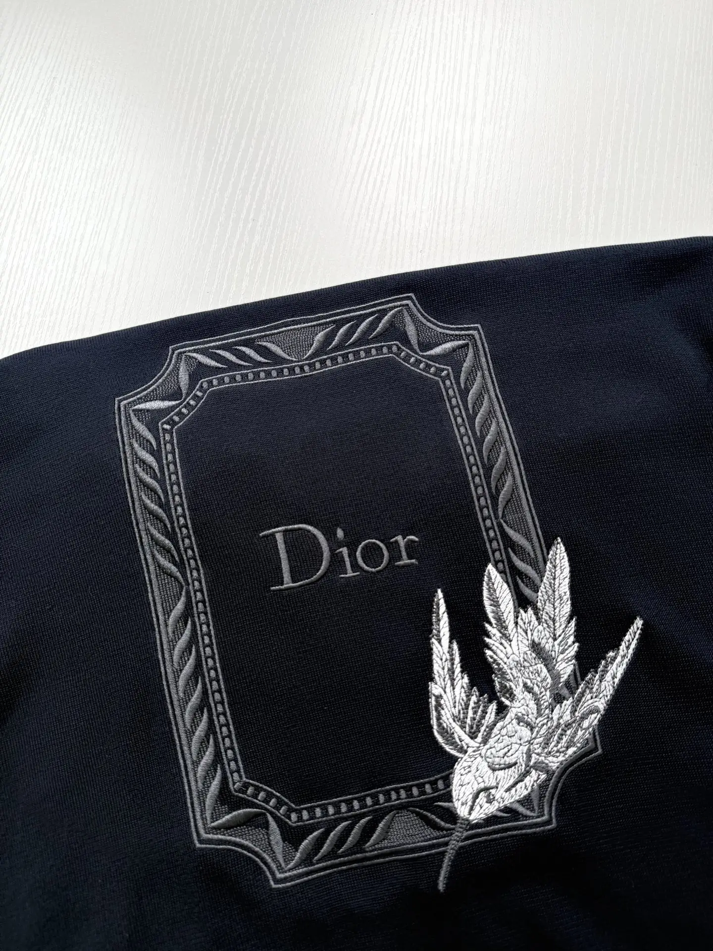 Bird Embroidery V-Neck Knit Cardigan D33523903 — view 8