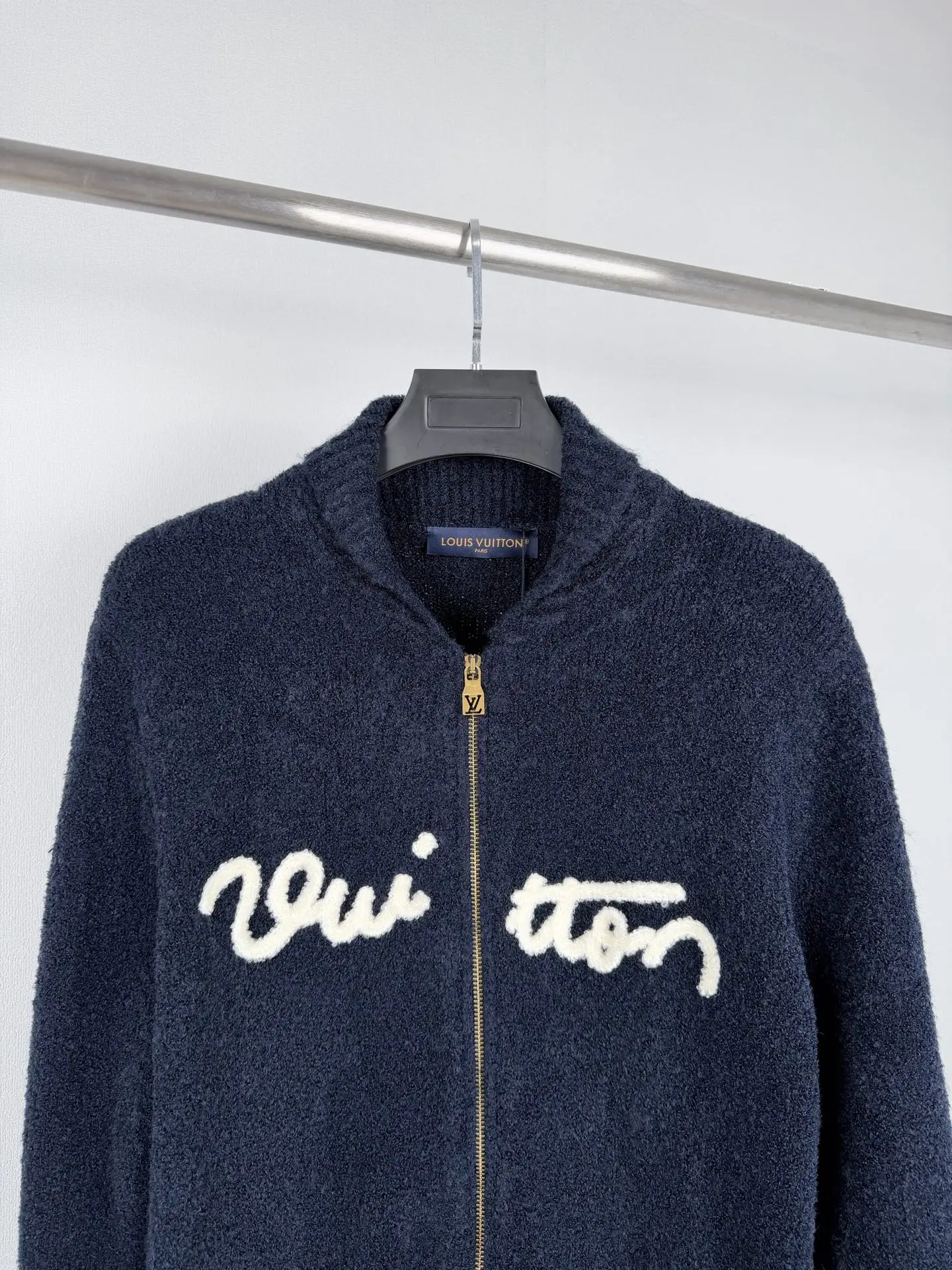Script Logo Bouclé Zip-Up Cardigan D33521334 — view 2