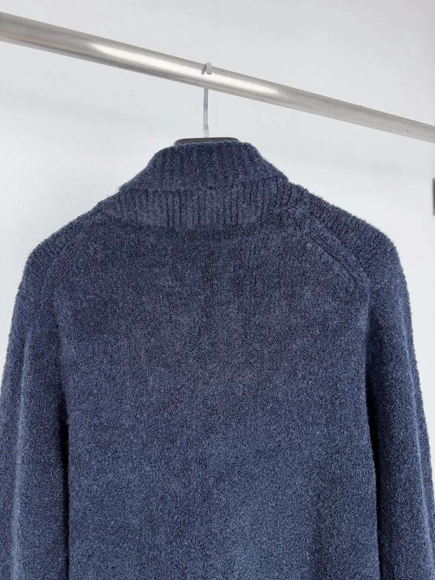Script Logo Bouclé Zip-Up Cardigan D33521334 — view 4