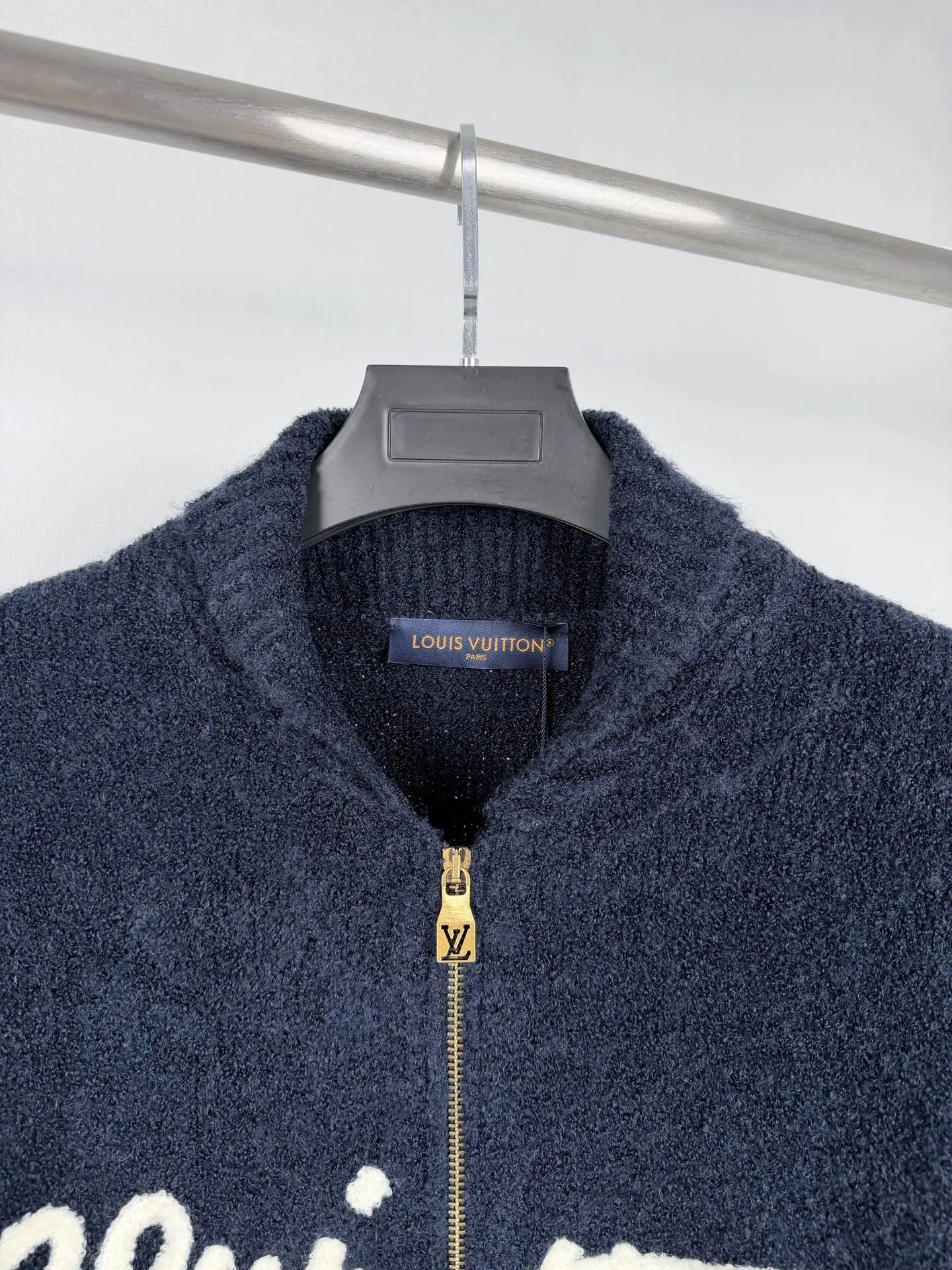 Script Logo Bouclé Zip-Up Cardigan D33521334 — view 5
