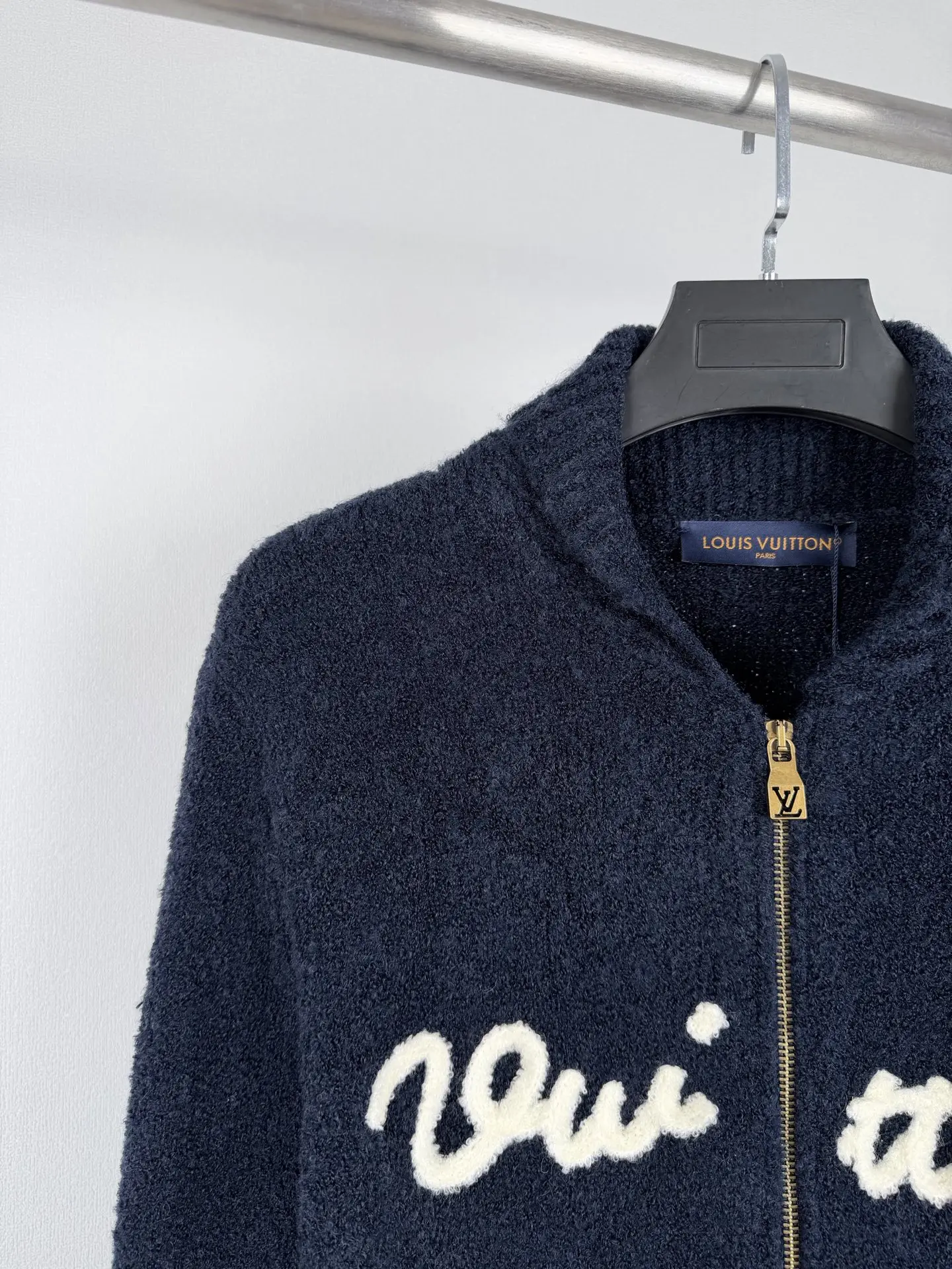 Script Logo Bouclé Zip-Up Cardigan D33521334 — view 6
