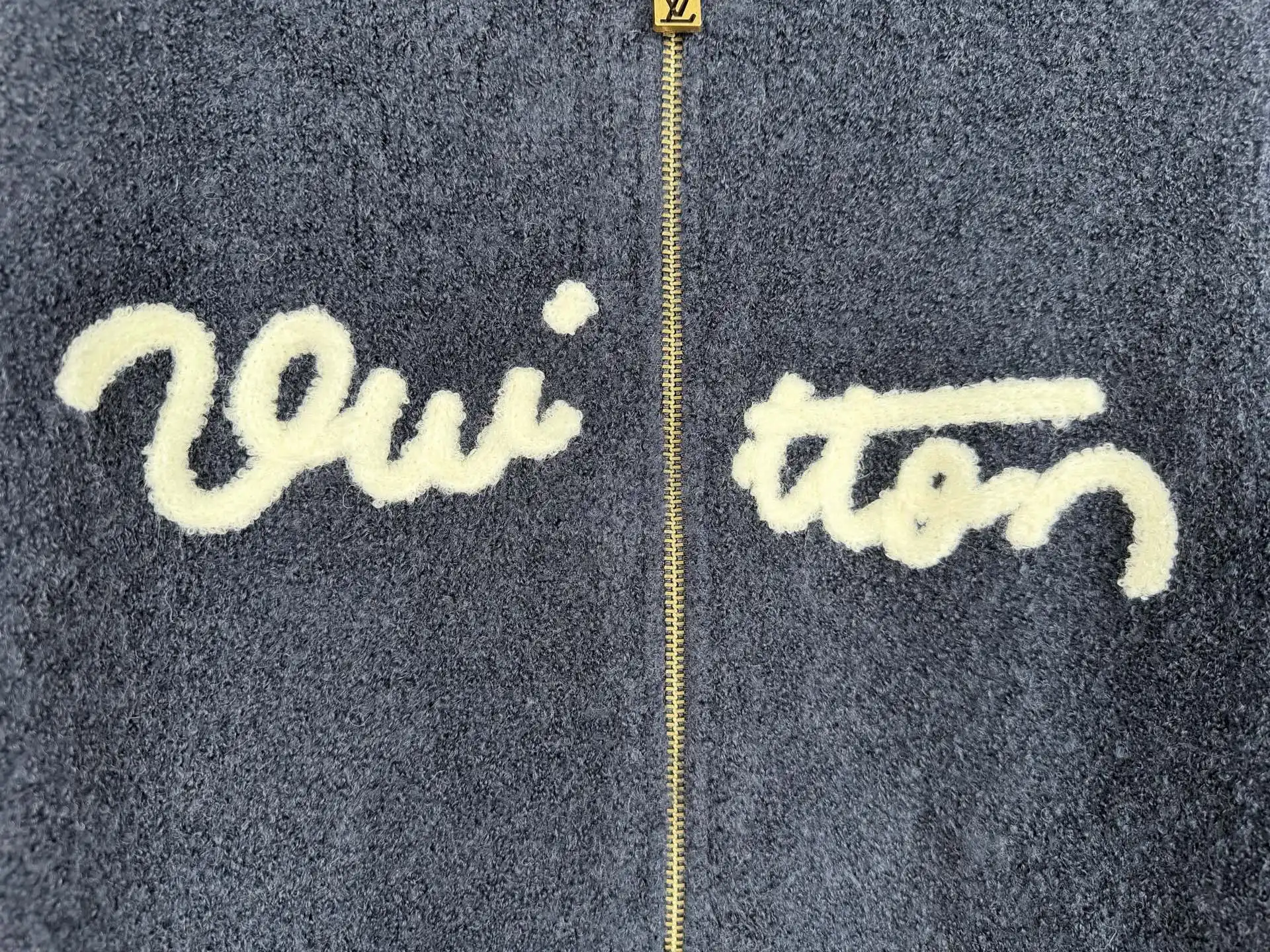 Script Logo Bouclé Zip-Up Cardigan D33521334 — view 7
