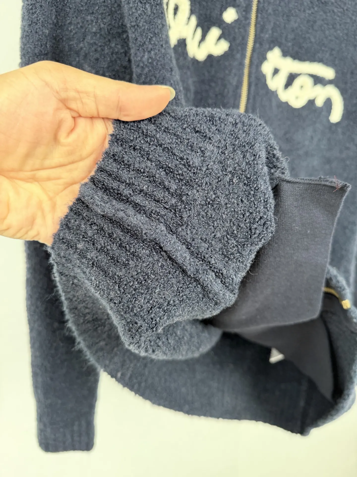 Script Logo Bouclé Zip-Up Cardigan D33521334 — view 10