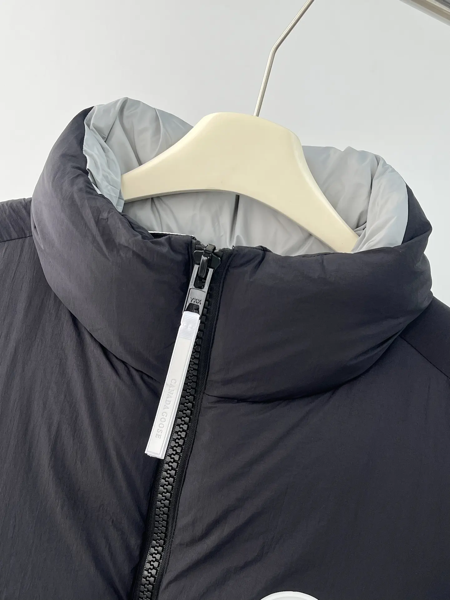 Everett Pastels Down-Filled Gilet D34024019 — view 2