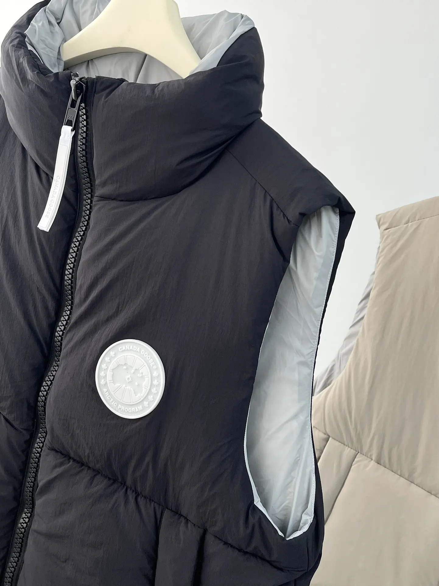 Everett Pastels Down-Filled Gilet D34024019 — view 4