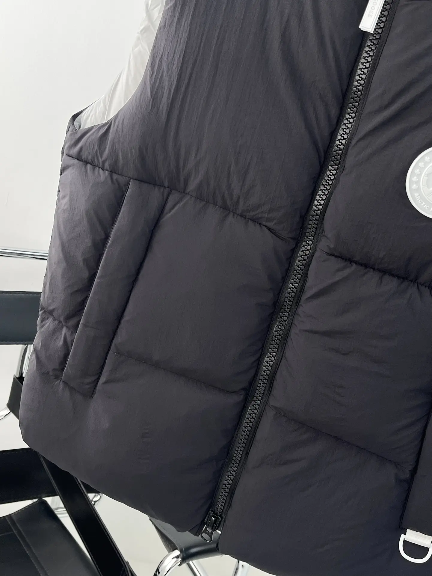 Everett Pastels Down-Filled Gilet D34024019 — view 5