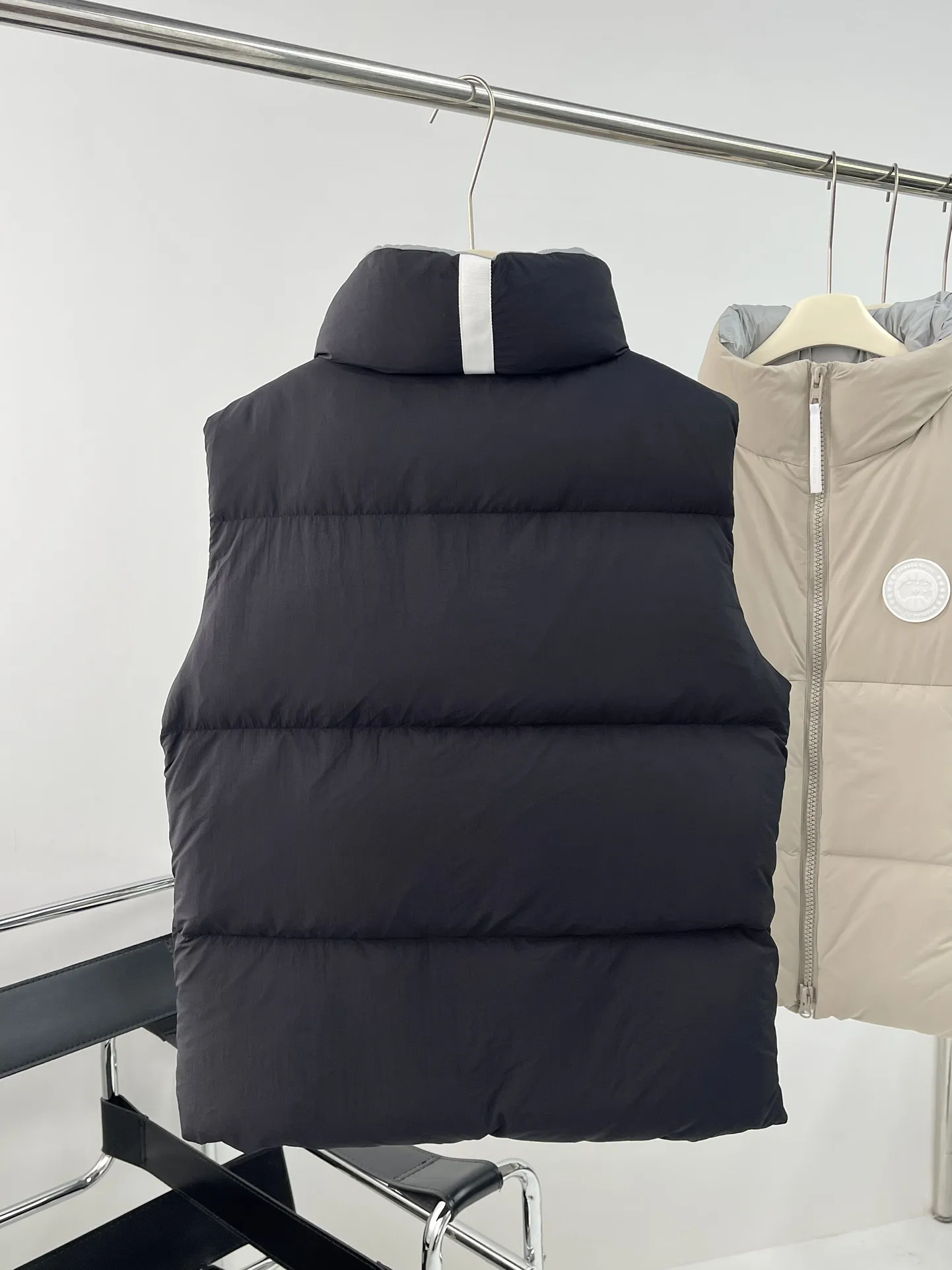 Everett Pastels Down-Filled Gilet D34024019 — view 6