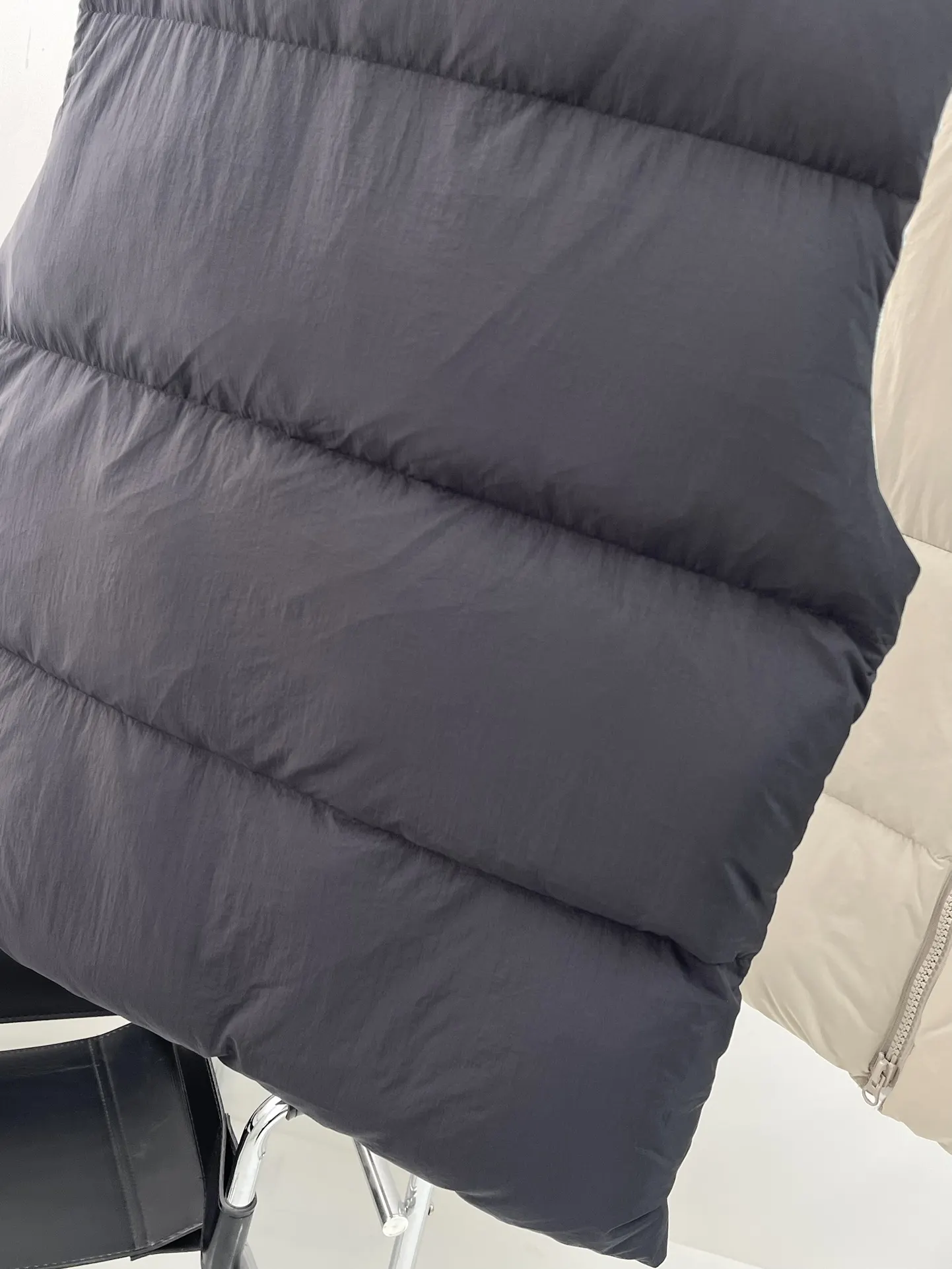 Everett Pastels Down-Filled Gilet D34024019 — view 8