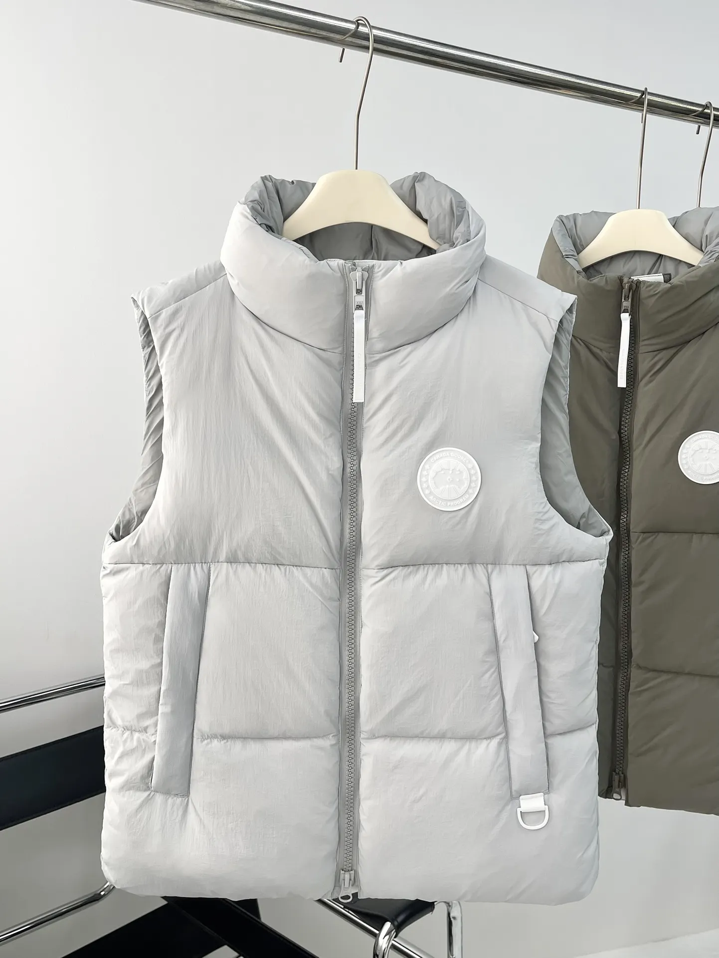 Everett Pastels Down-Filled Gilet D34024017