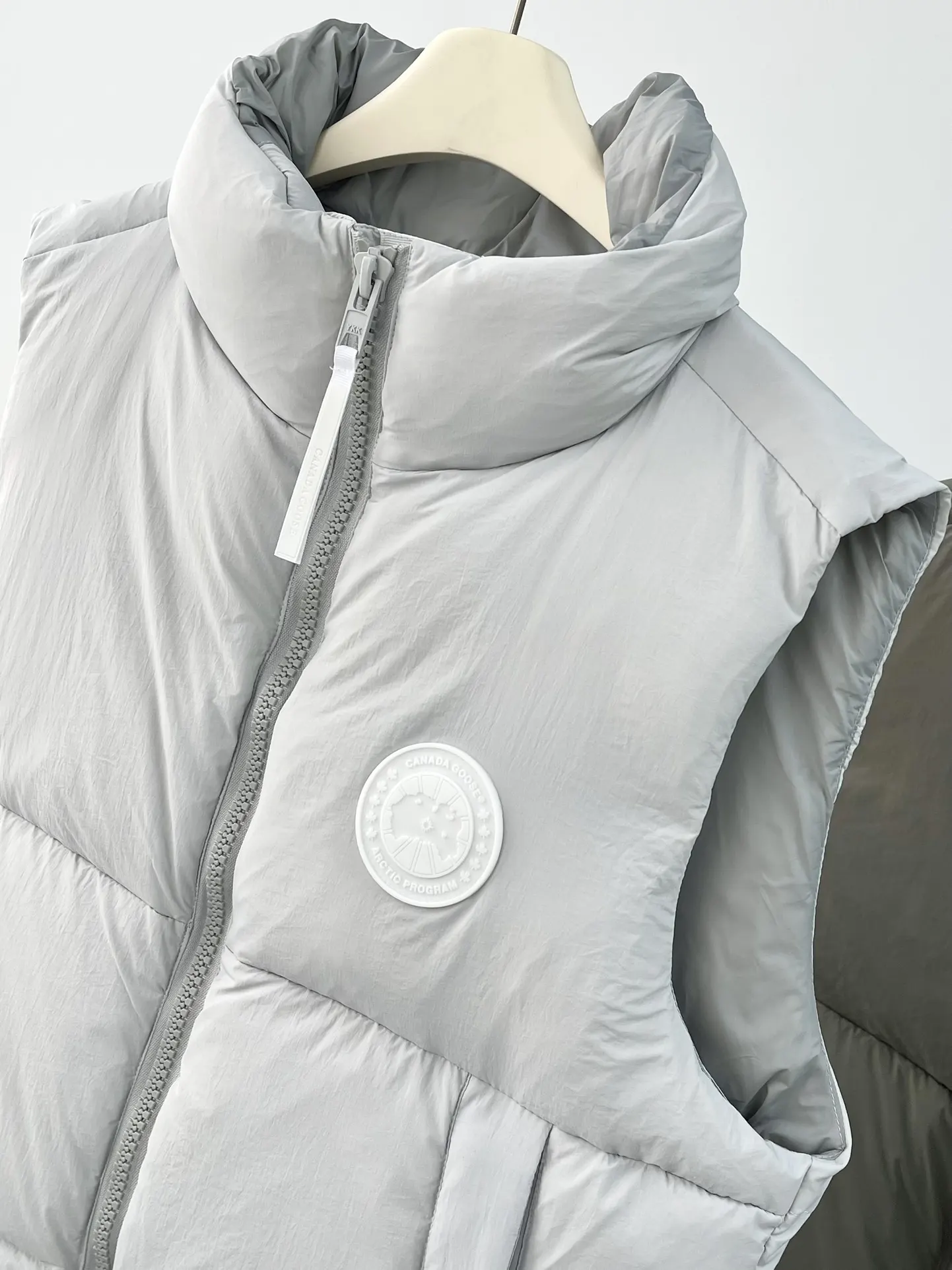 Everett Pastels Down-Filled Gilet D34024017 — view 3