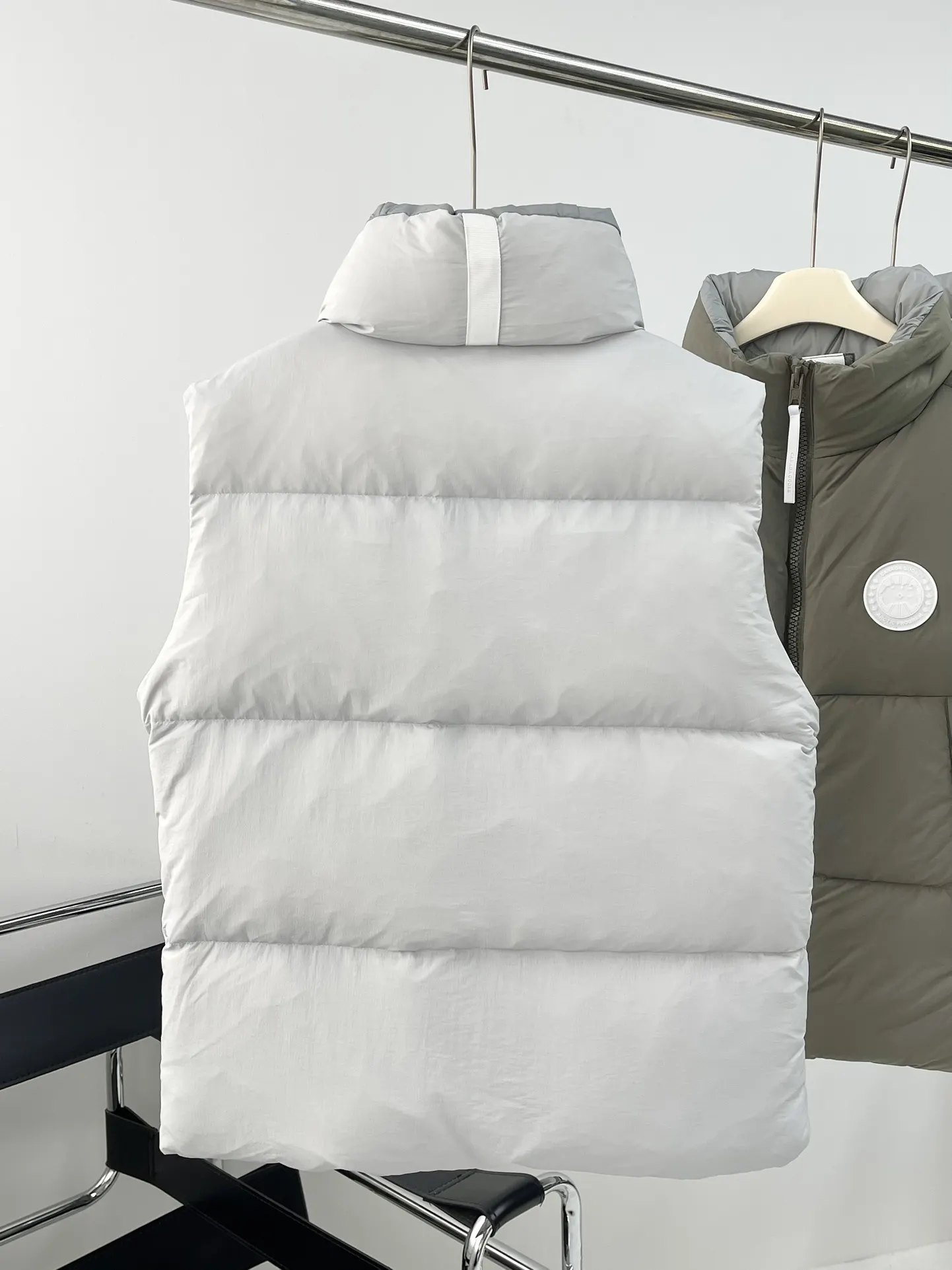 Everett Pastels Down-Filled Gilet D34024017 — view 6