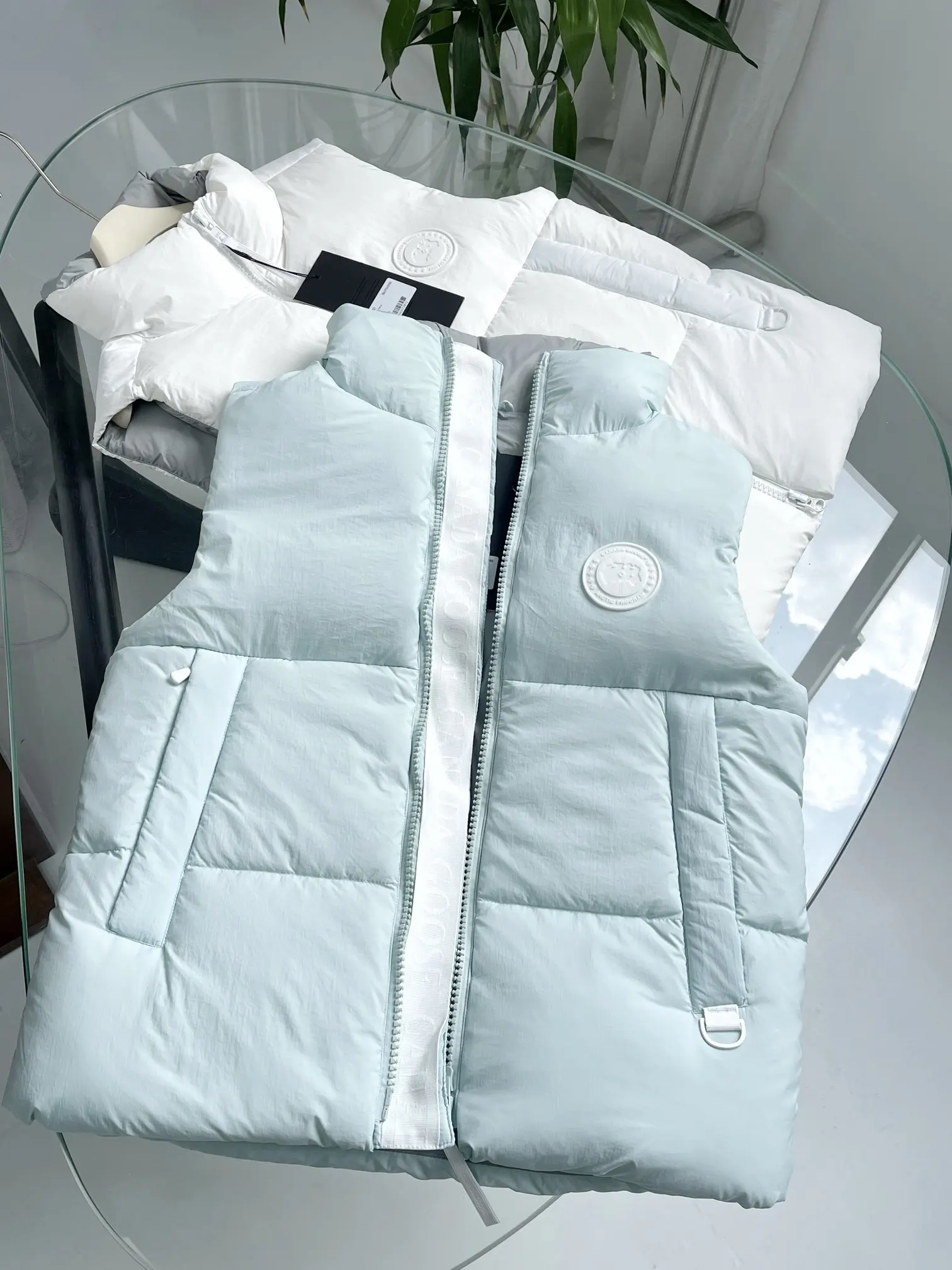 Everett Pastels Down-Filled Gilet D34024009