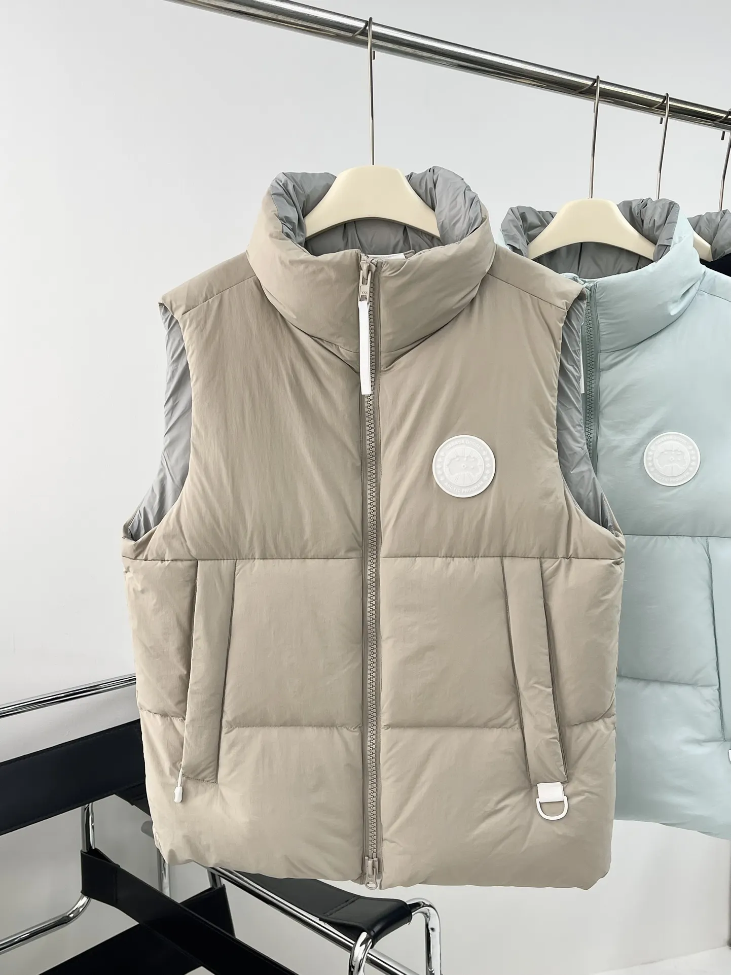 Everett Pastels Down-Filled Gilet D34024015