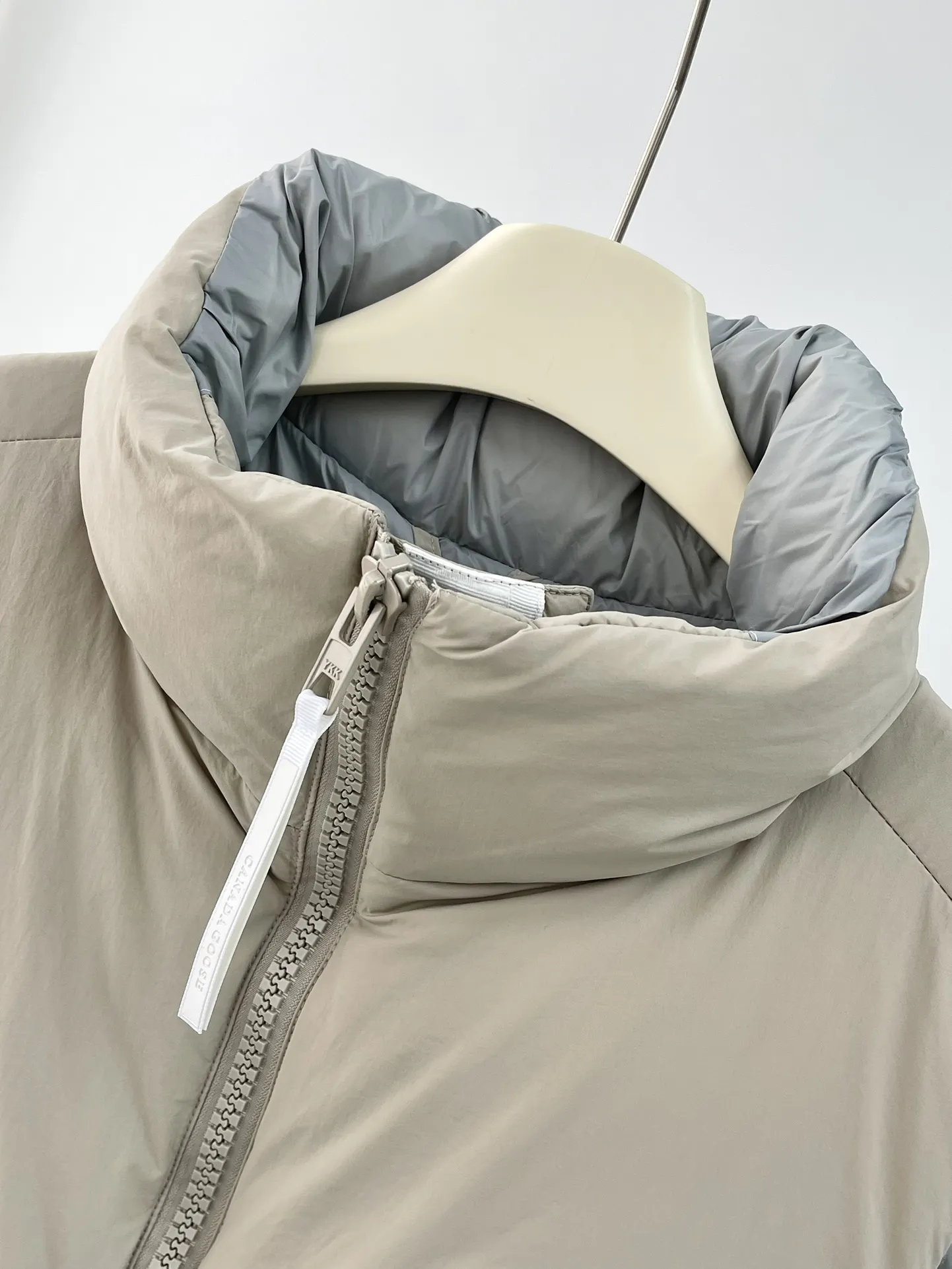 Everett Pastels Down-Filled Gilet D34024015 — view 2