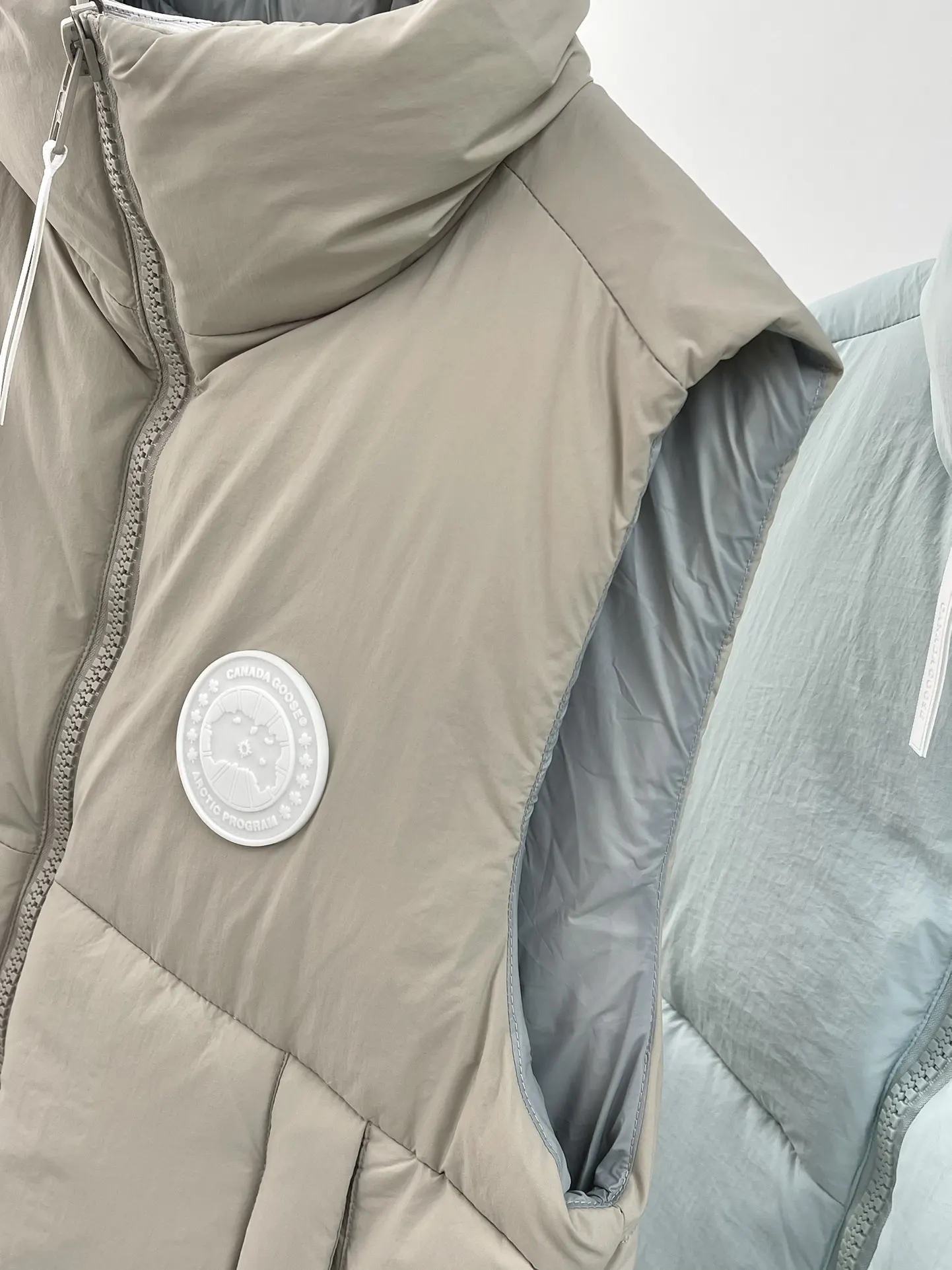 Everett Pastels Down-Filled Gilet D34024015 — view 3