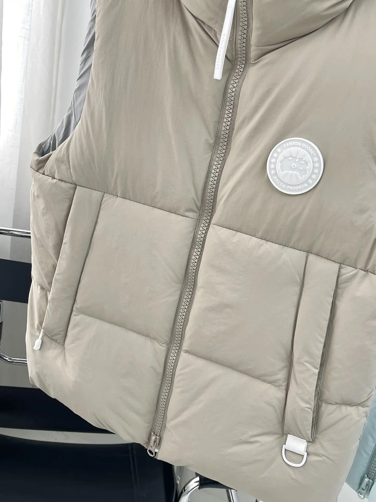 Everett Pastels Down-Filled Gilet D34024015 — view 5
