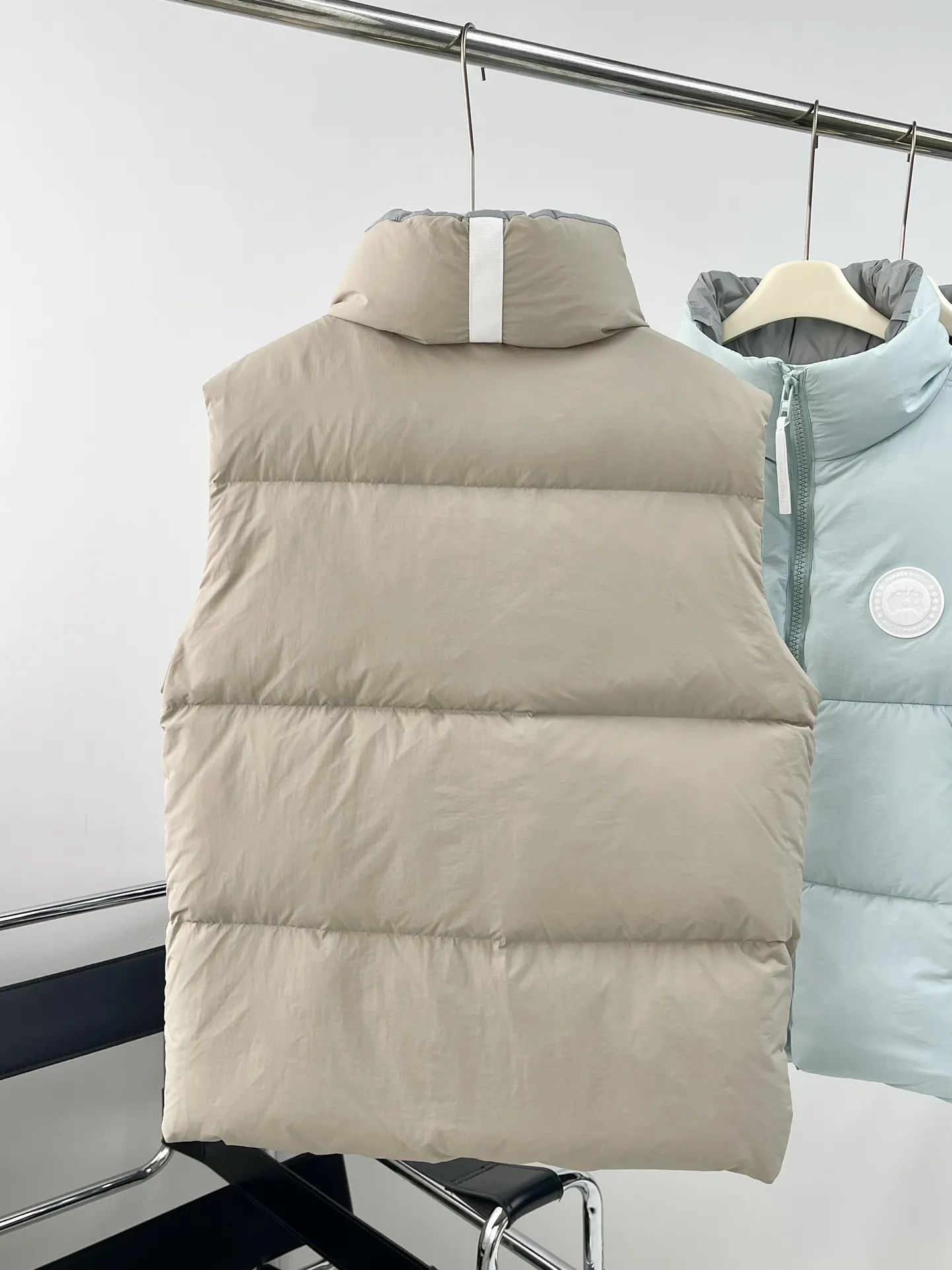 Everett Pastels Down-Filled Gilet D34024015 — view 6
