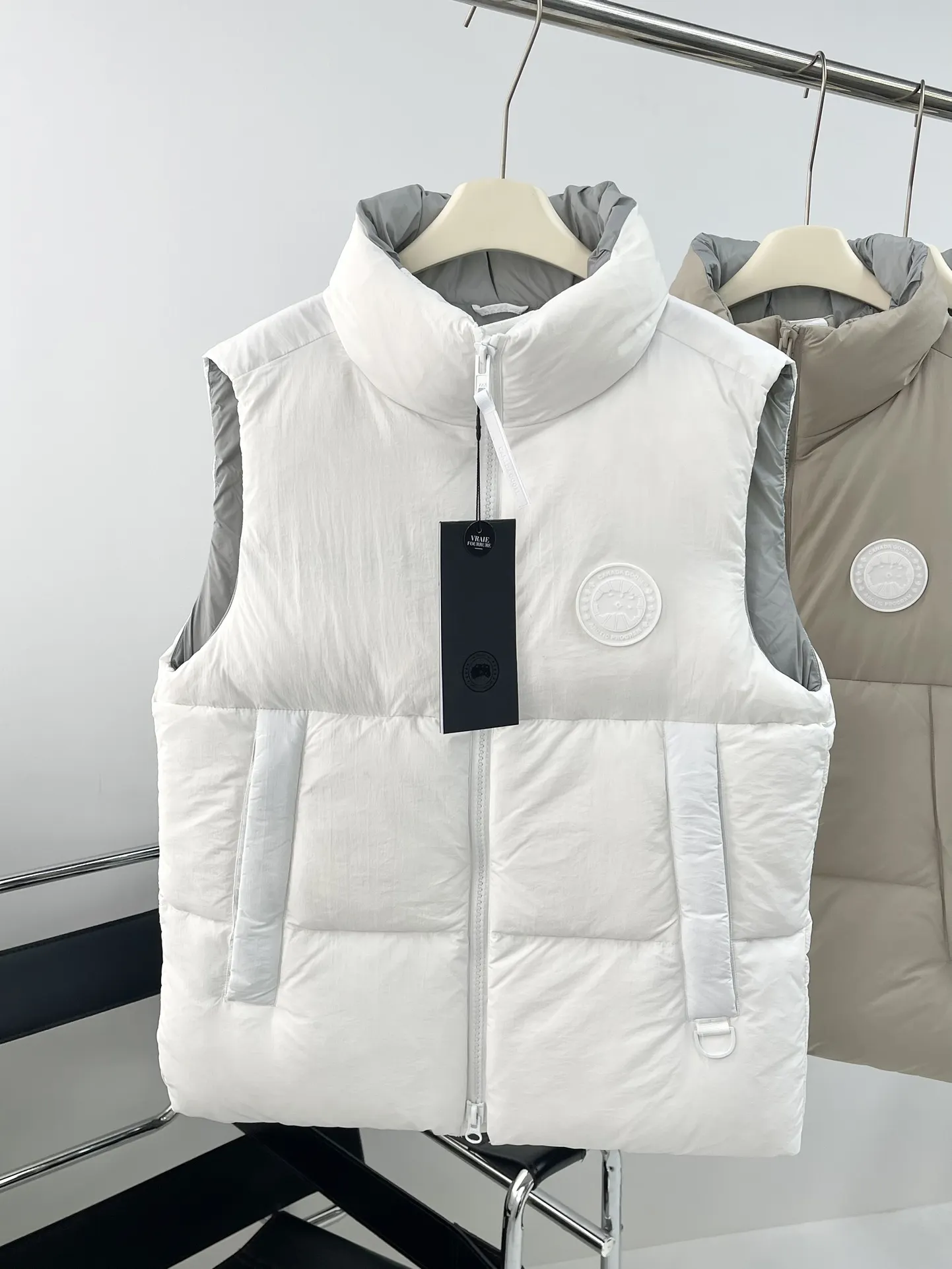 Everett Pastels Down-Filled Gilet D34024013