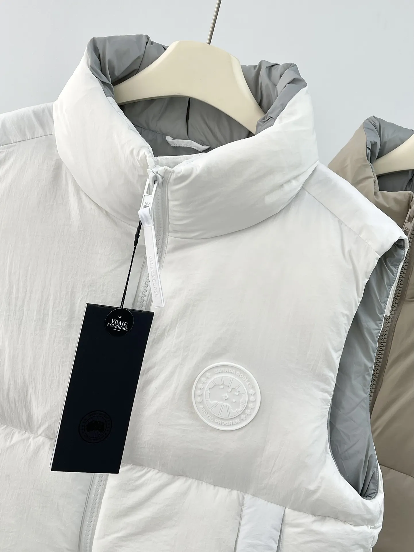 Everett Pastels Down-Filled Gilet D34024013 — view 3