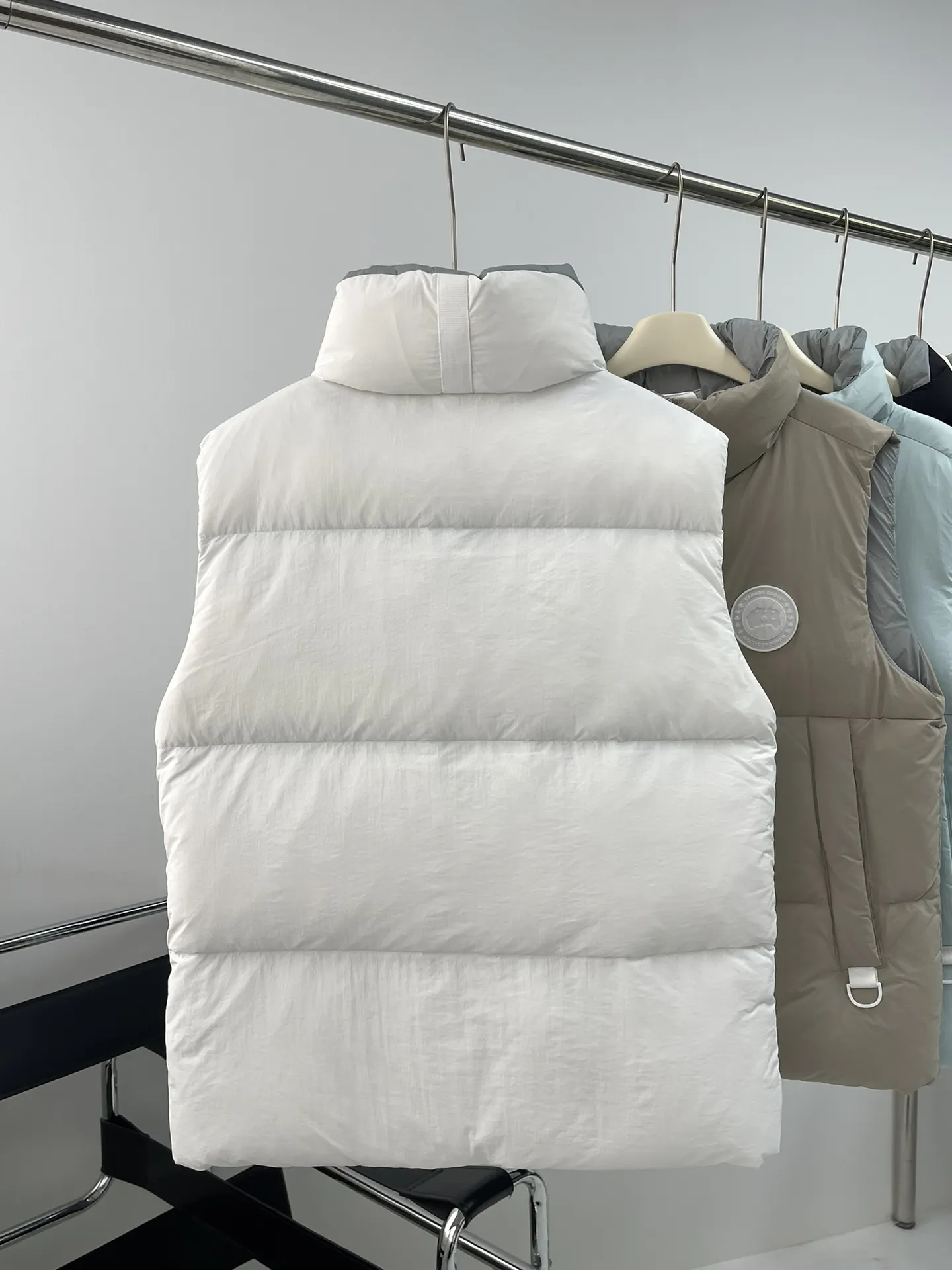 Everett Pastels Down-Filled Gilet D34024013 — view 6