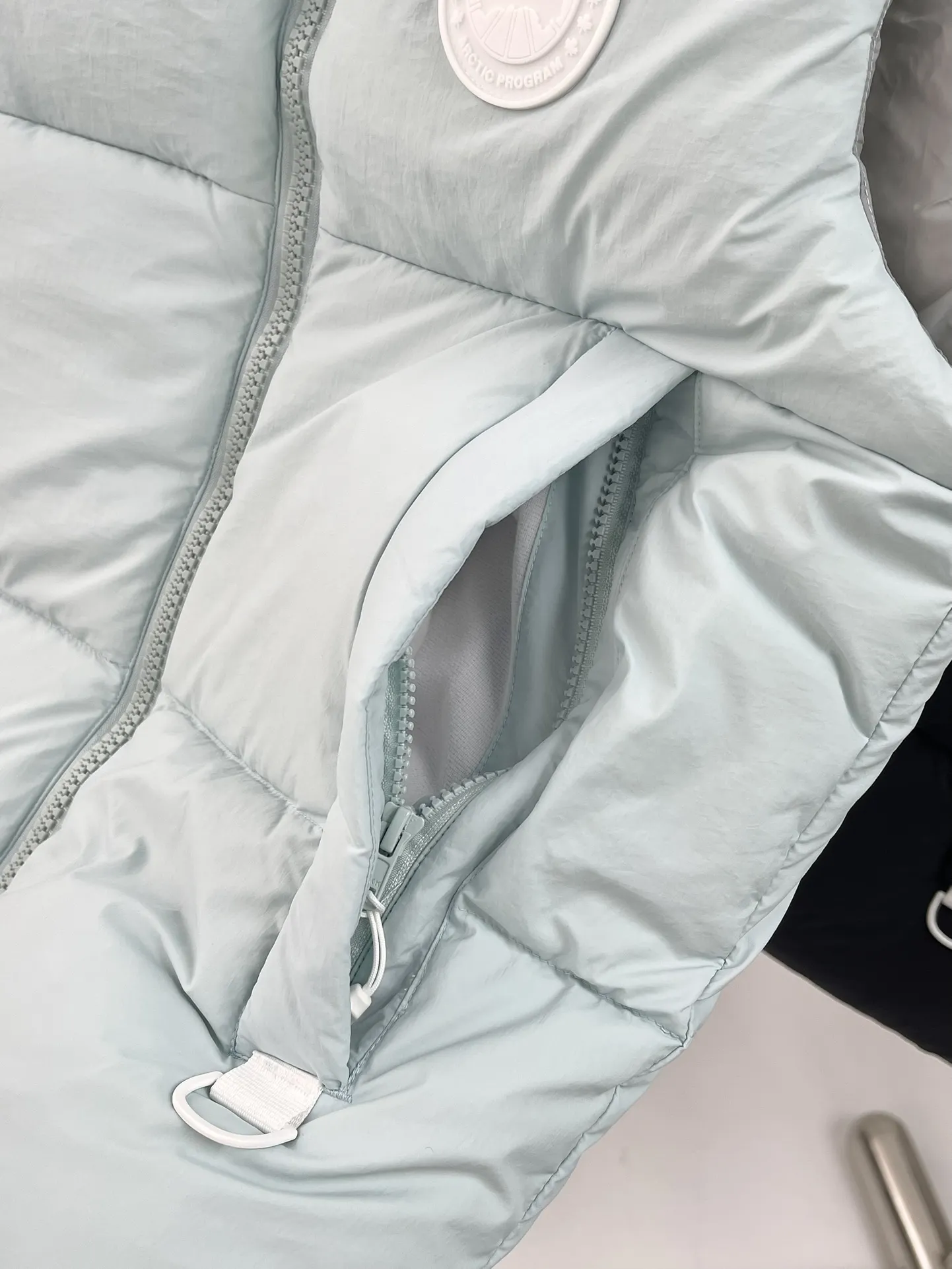 Everett Pastels Down-Filled Gilet D34024008 — view 8