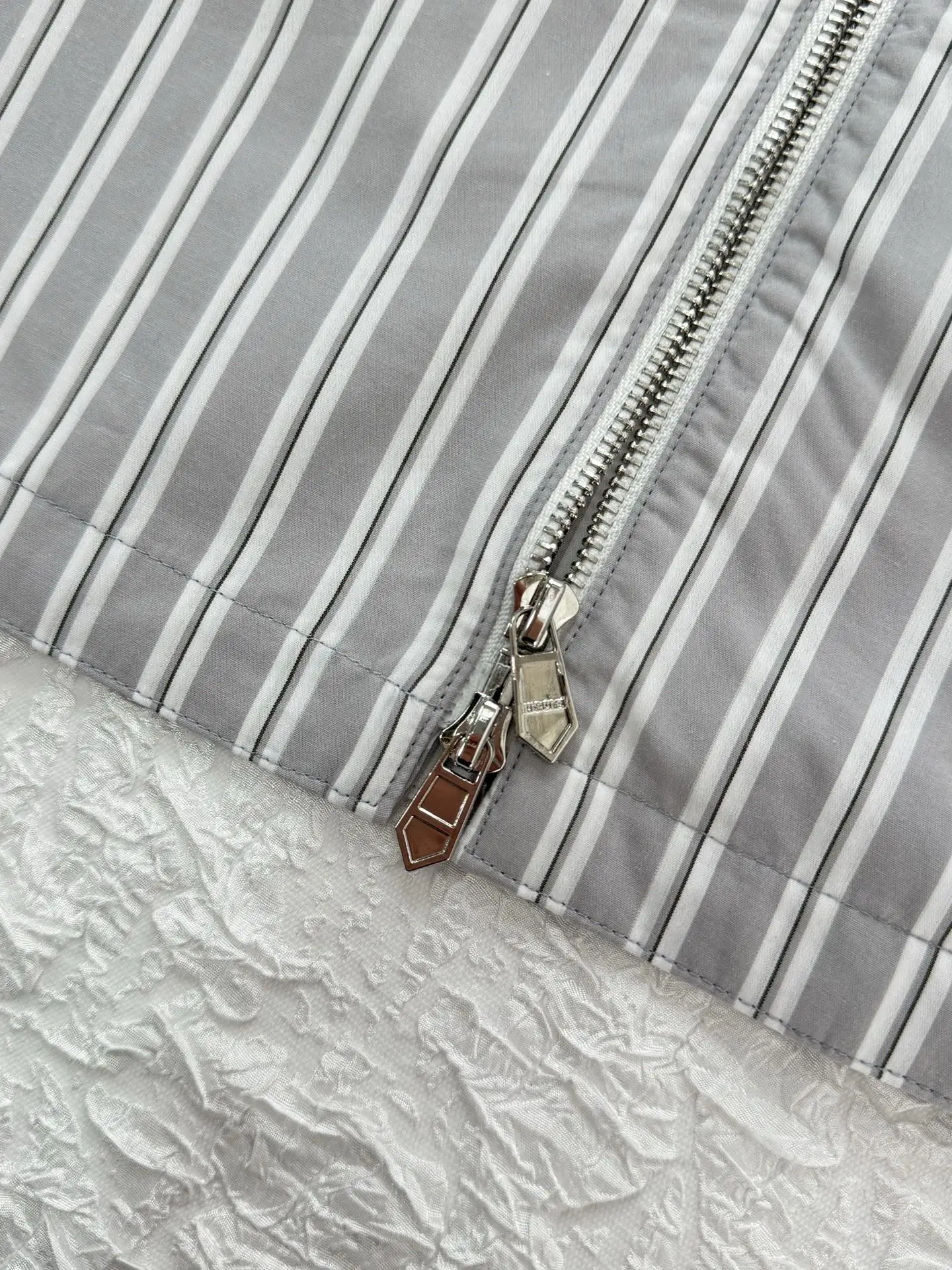 Striped Sketch Print Stand-Collar Jacket D34021232 — view 5