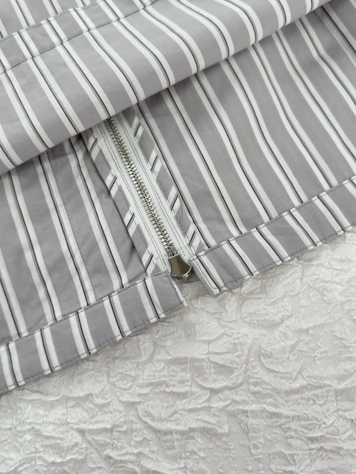 Striped Sketch Print Stand-Collar Jacket D34021232 — view 10