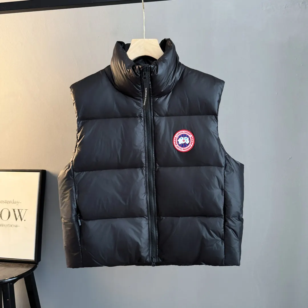 Cypress Down-Filled Puffer Gilet D35024828